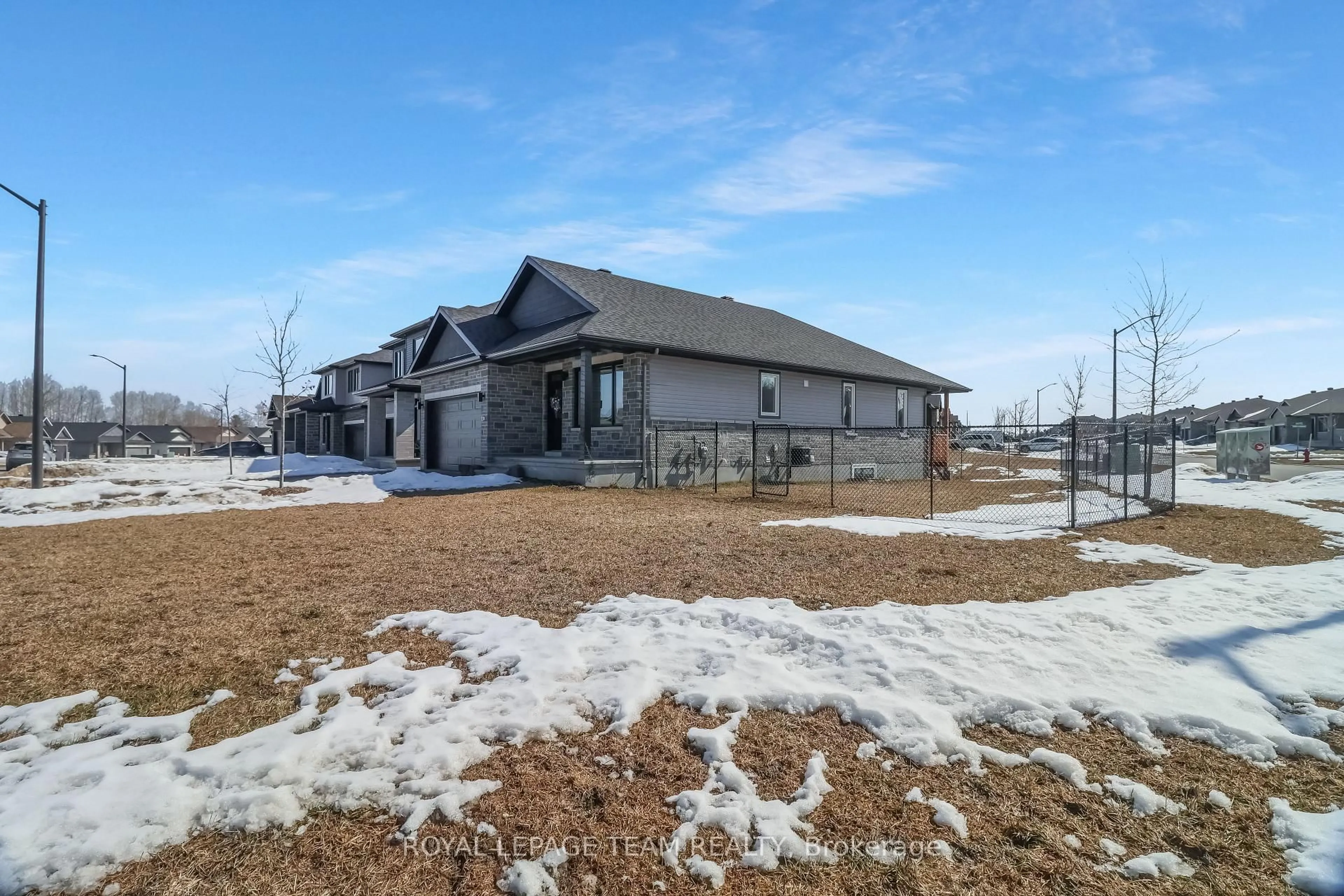 A pic from outside/outdoor area/front of a property/back of a property/a pic from drone, street for 20 Seabert Dr, Arnprior Ontario K7S 0H9