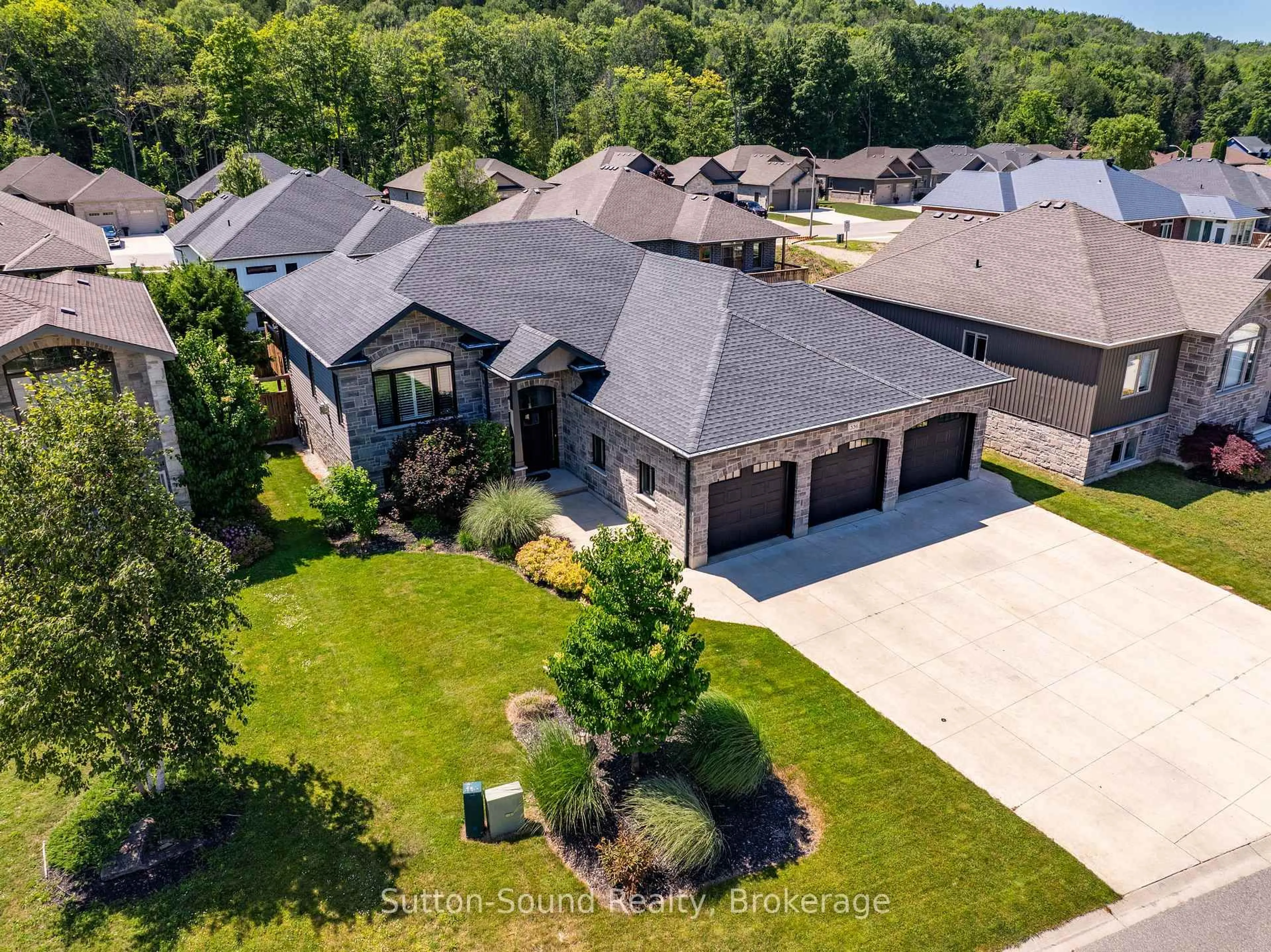 A pic from outside/outdoor area/front of a property/back of a property/a pic from drone, street for 336 5th Avenue A, Owen Sound Ontario N4K 6S7