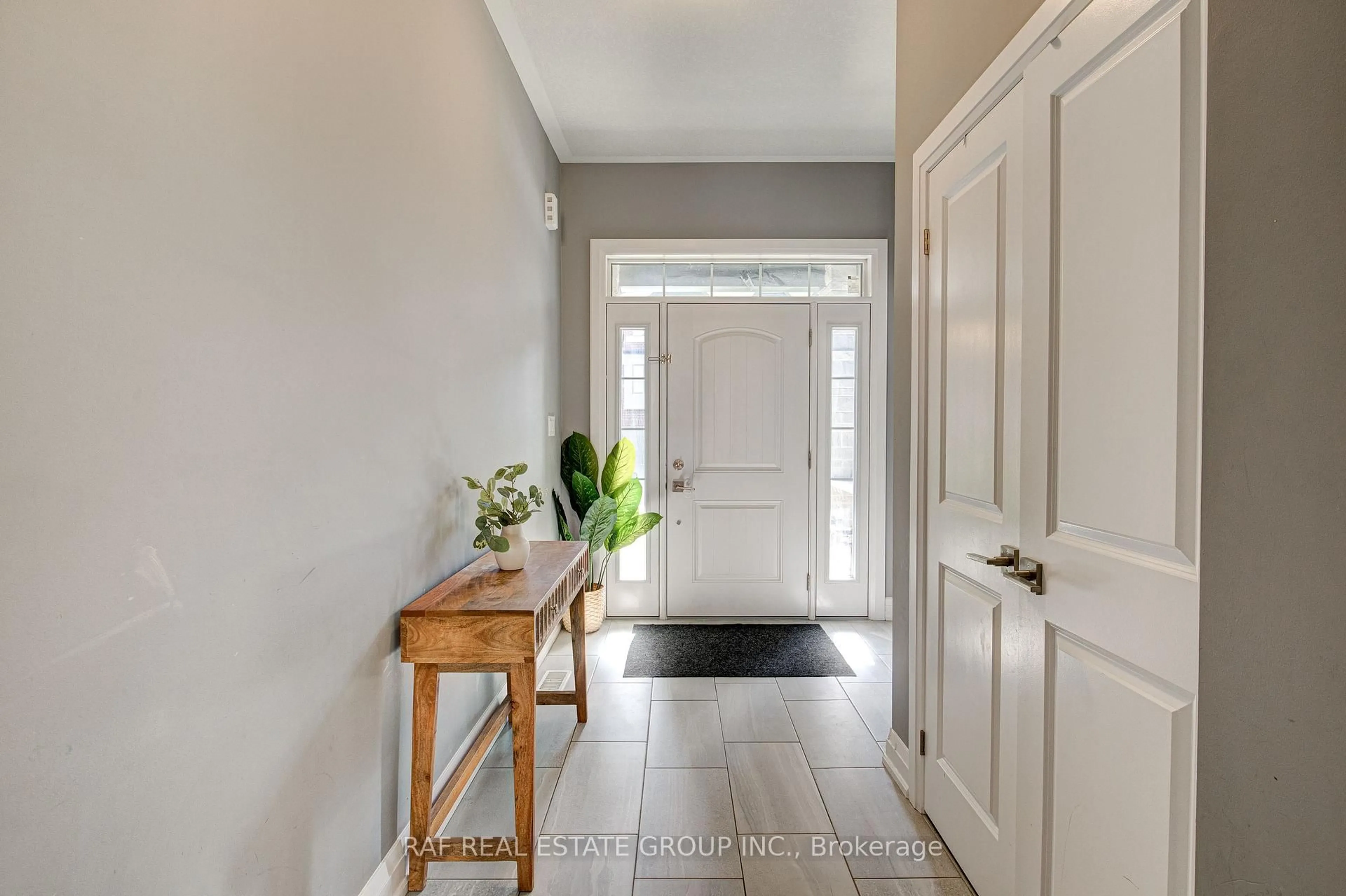 Indoor entryway for 127 Ian Ormston Dr, Kitchener Ontario N2P 2K3