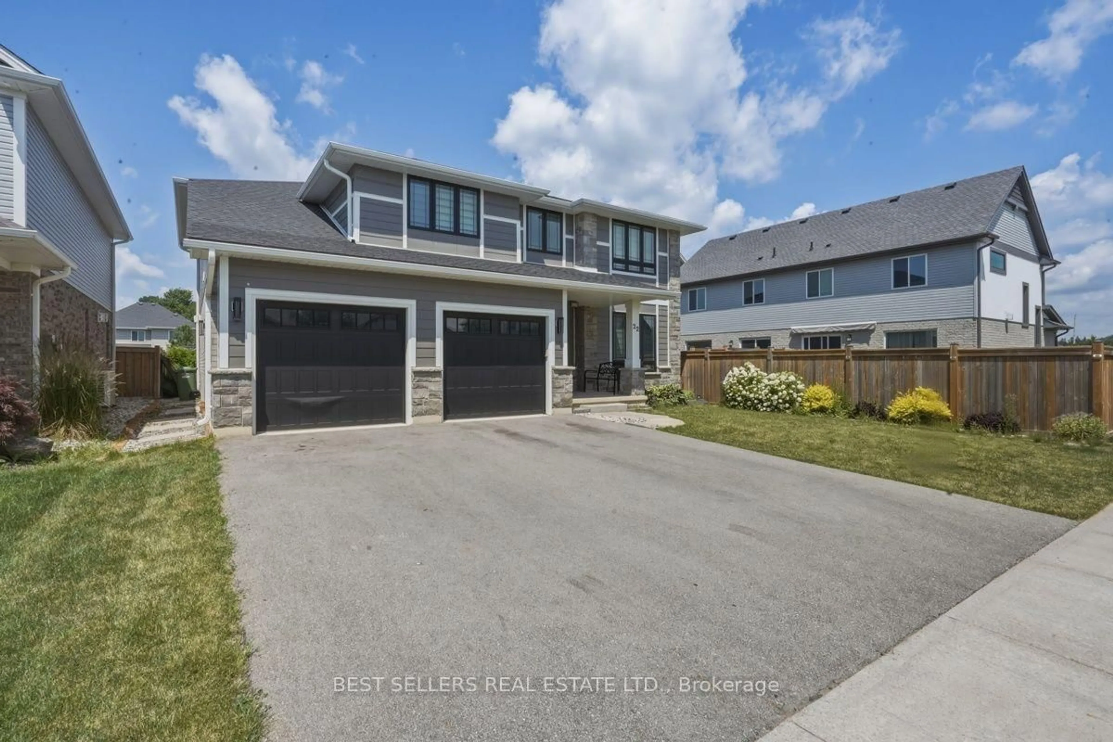 Unknown for 22 Weir Cres, St. Thomas Ontario N5R 0L7