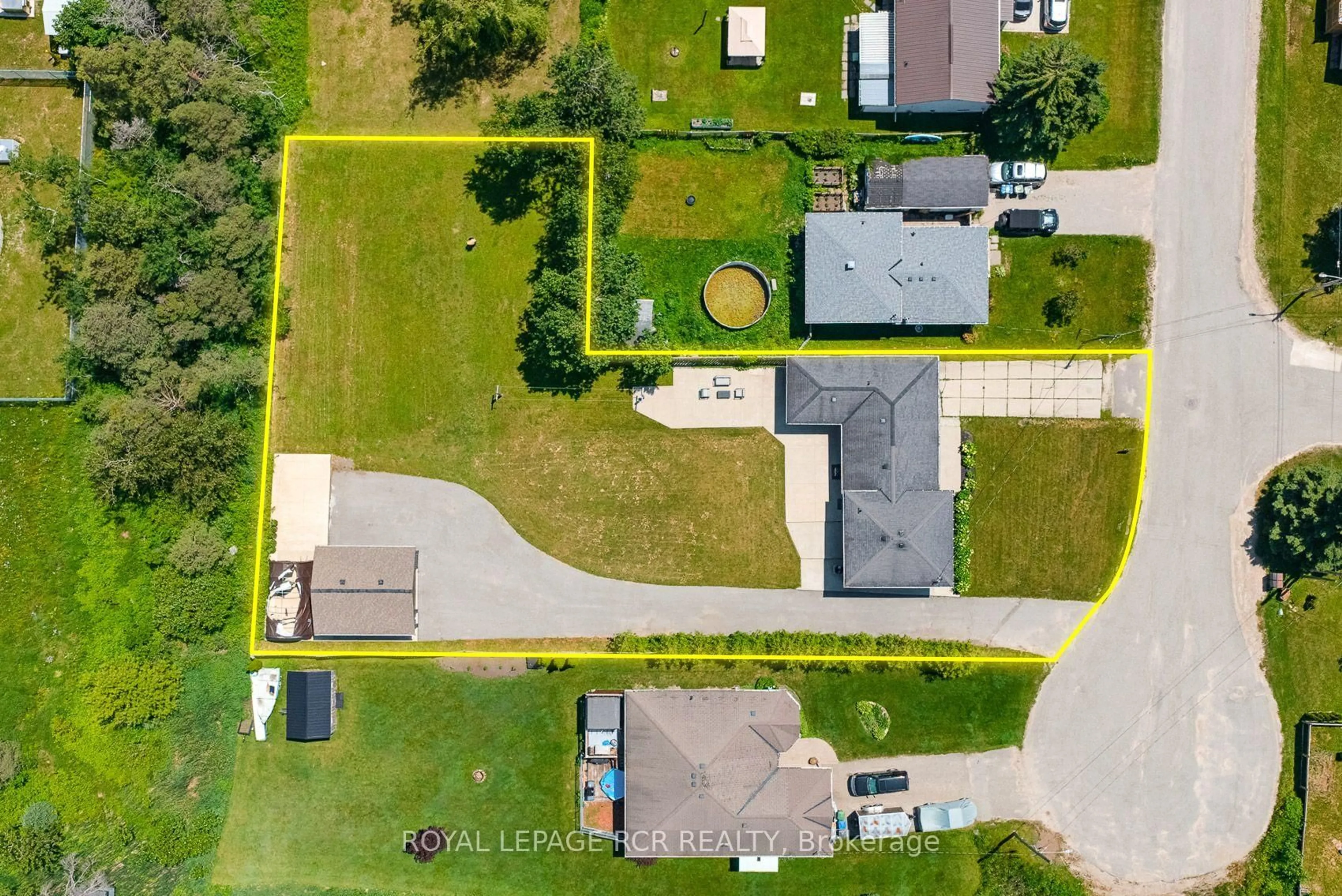 A pic from outside/outdoor area/front of a property/back of a property/a pic from drone, street for 13 McDowell St, Southgate Ontario N0C 1B0
