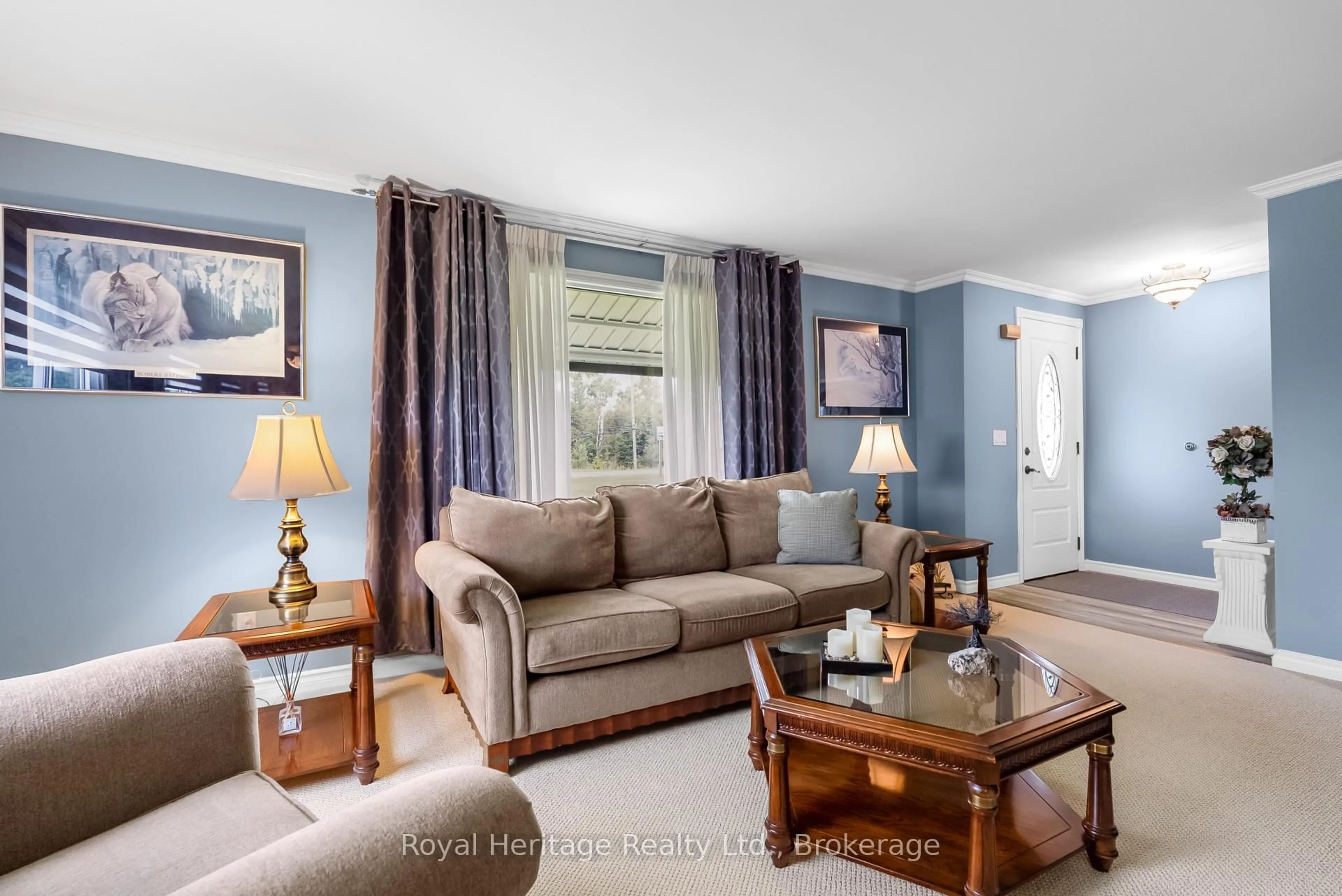 Living room with furniture, unknown for 3 Macal Dr, Kawartha Lakes Ontario K9V 0H5