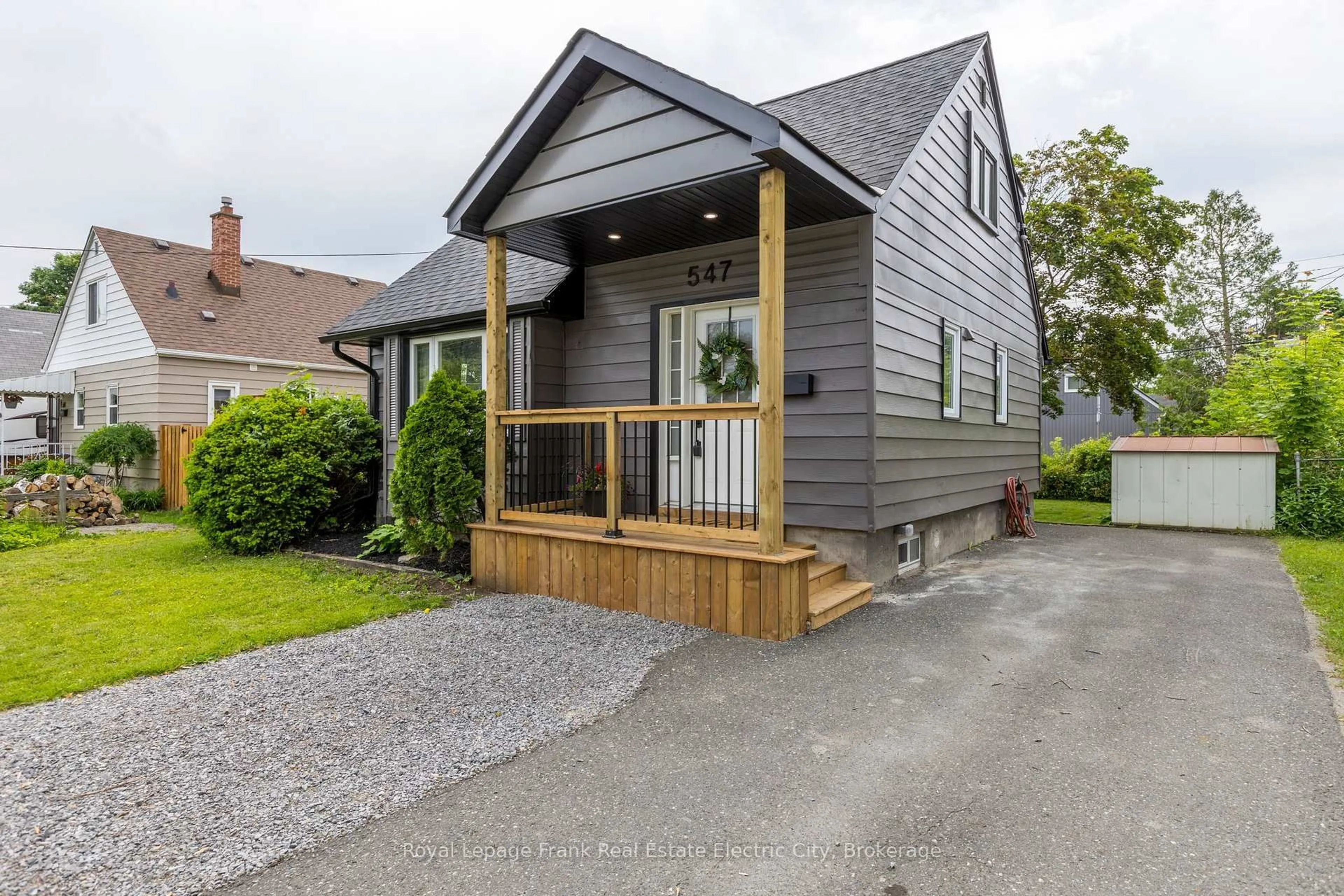 Home with vinyl exterior material, street for 547 Rose Ave, Peterborough Ontario K9J 4E6
