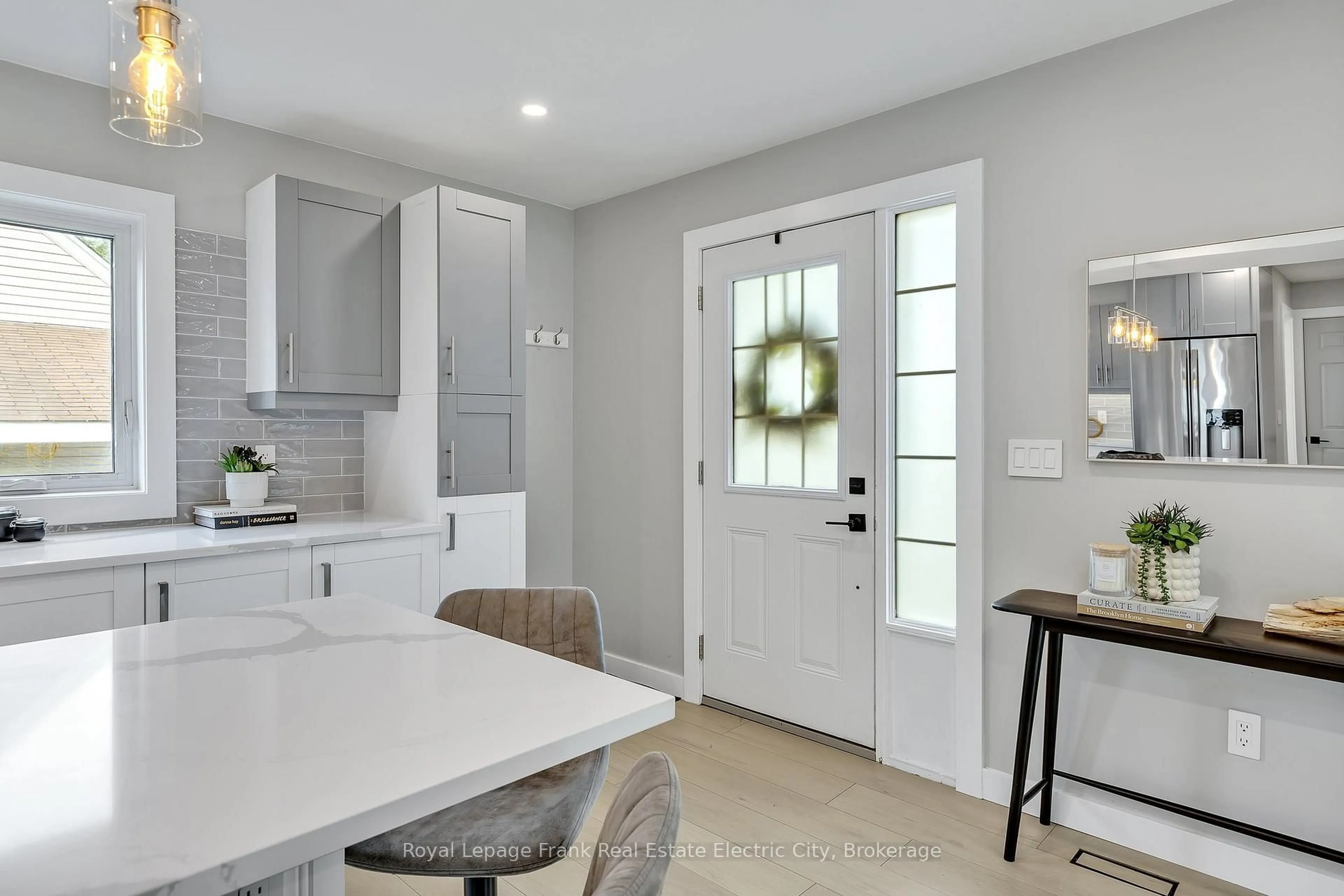 Open concept kitchen, ceramic/tile floor for 547 Rose Ave, Peterborough Ontario K9J 4E6