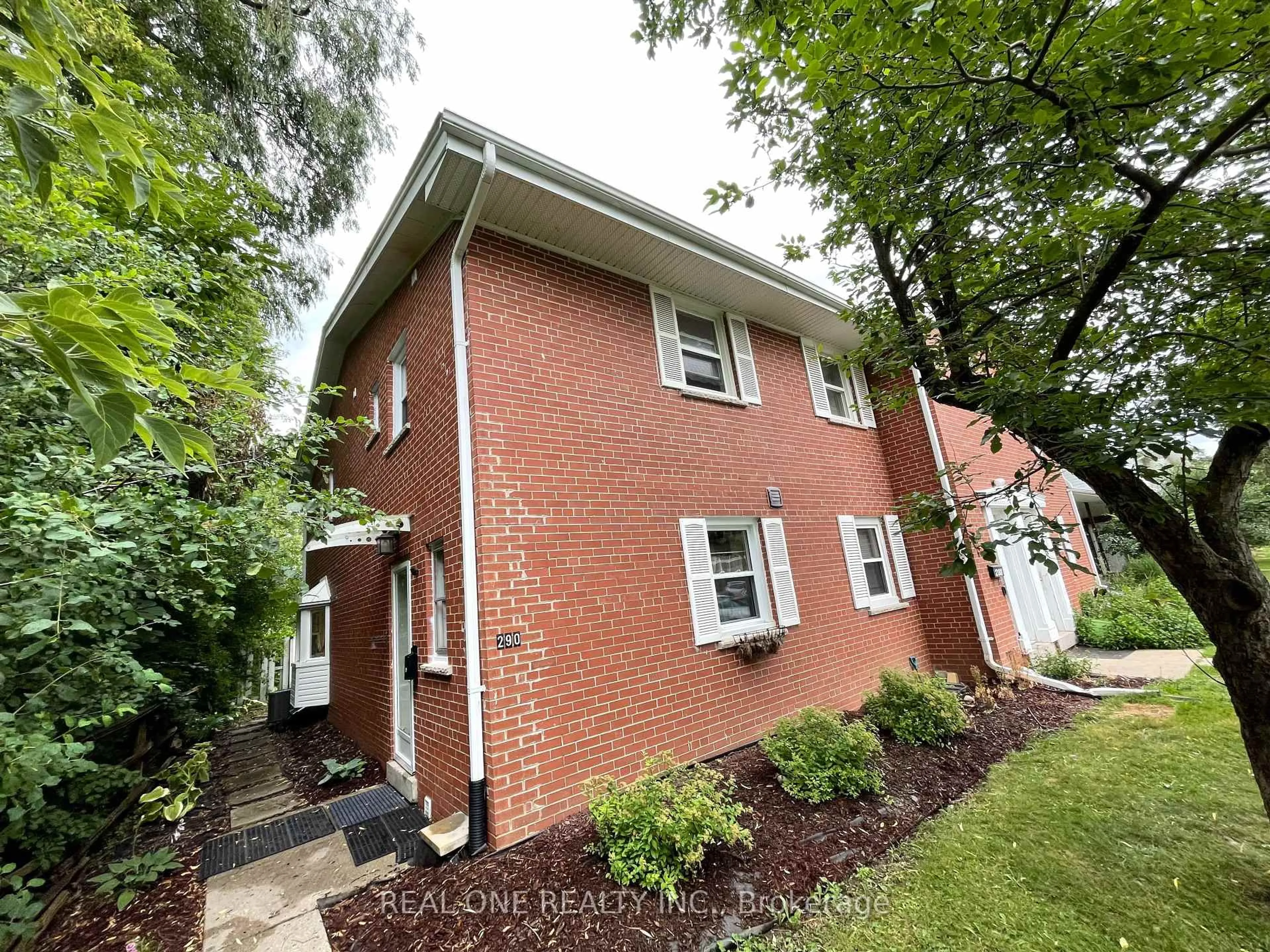 Home with brick exterior material, street for 290 WESTCOURT Pl, Waterloo Ontario N2L 2R7