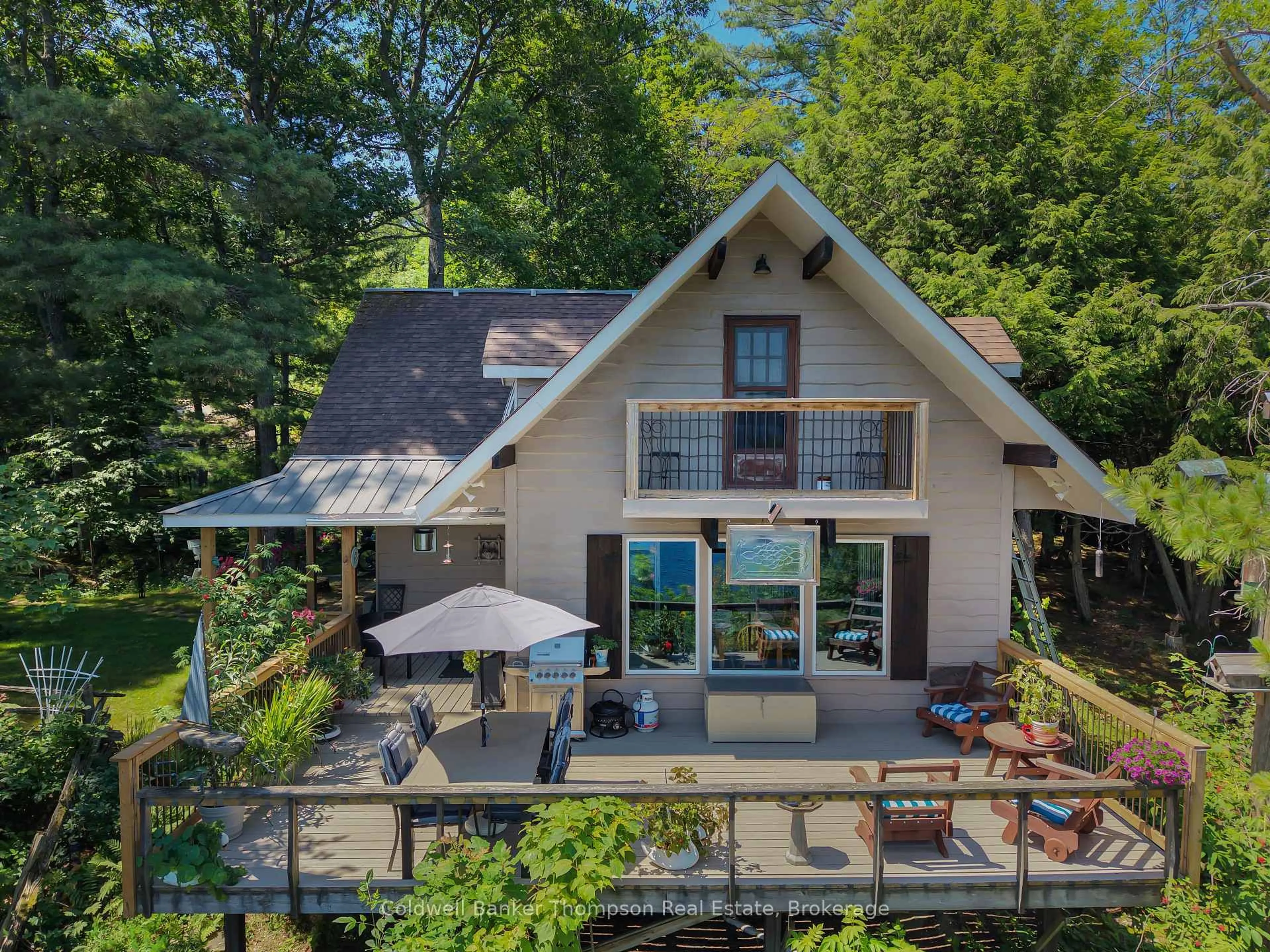 A pic from outside/outdoor area/front of a property/back of a property/a pic from drone, water/lake/river/ocean view for 300 South Dr, Huntsville Ontario P1H 2J2