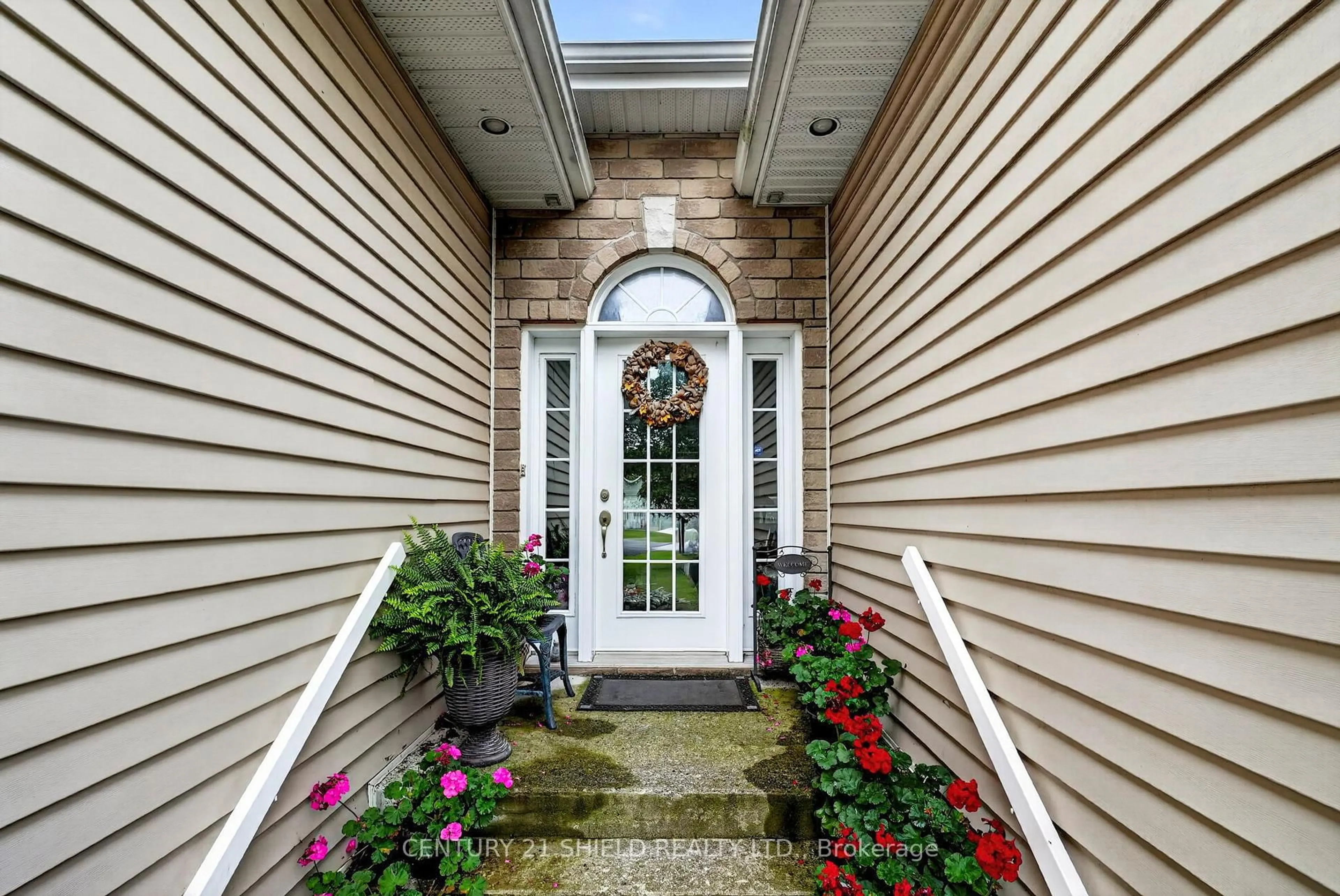 Indoor entryway for 67 Front St St, North Stormont Ontario K0C 1K0