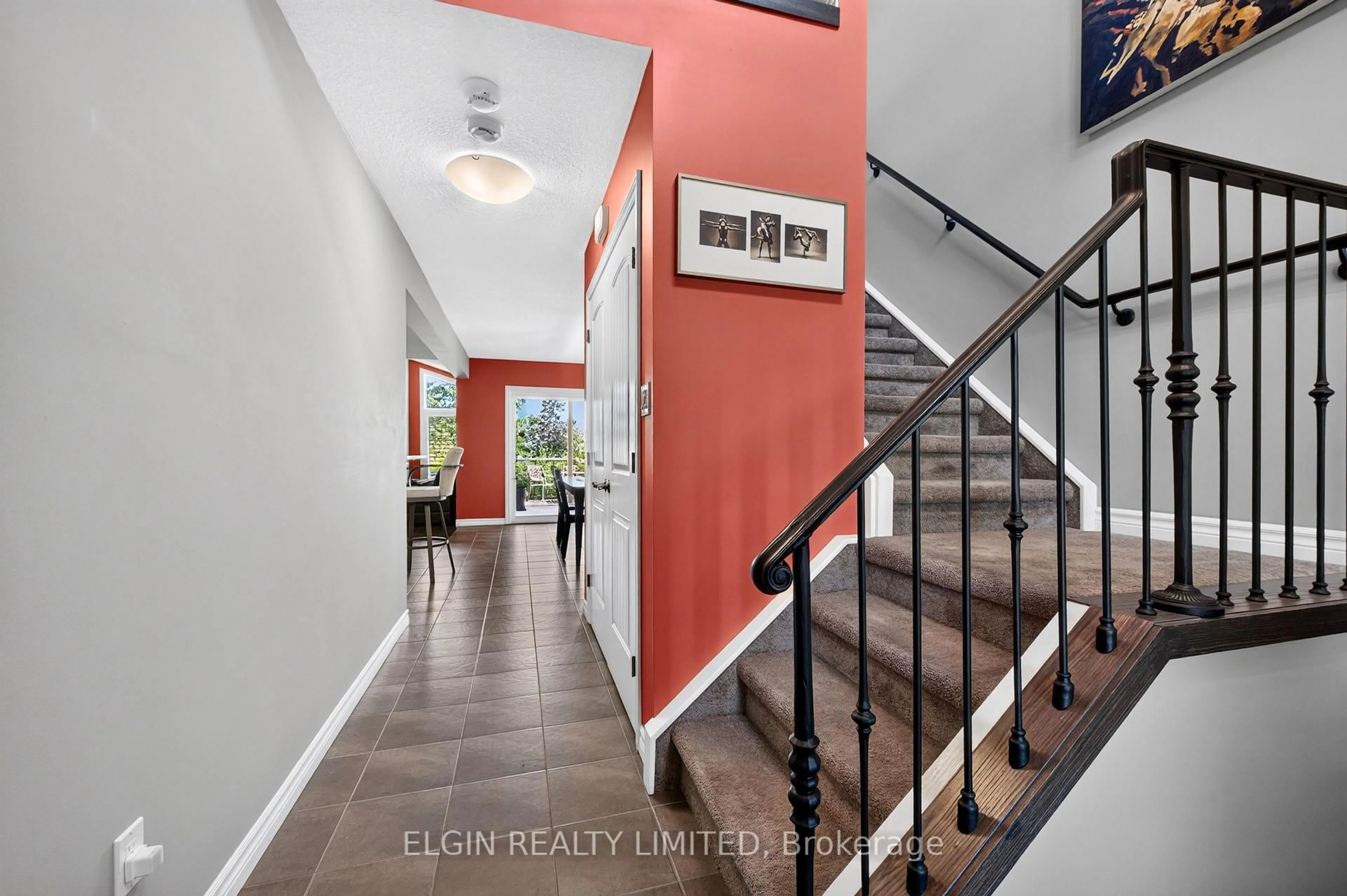 Indoor entryway for 182 Emery St, Central Elgin Ontario N5L 0A6