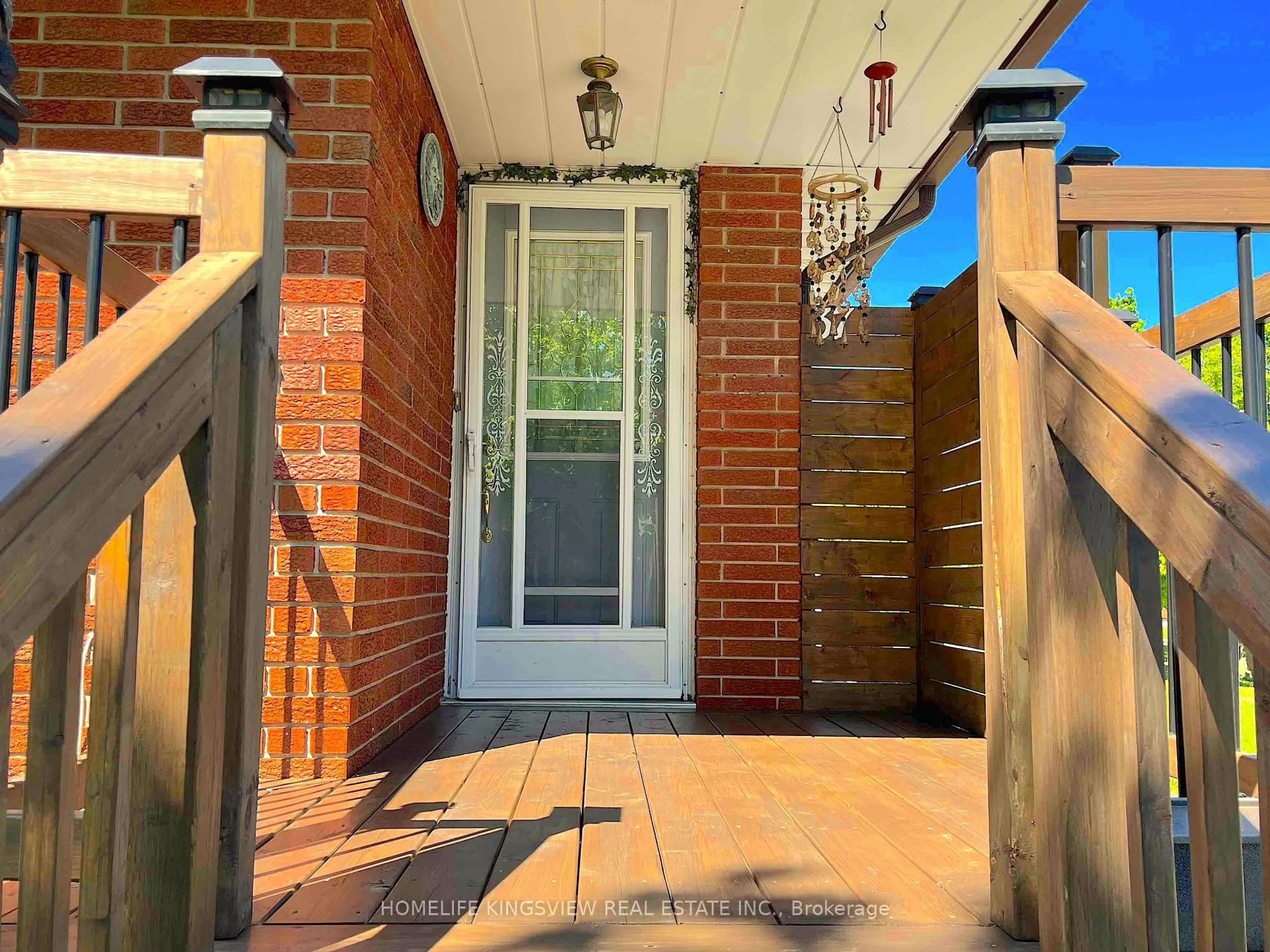 Indoor entryway for 37 Allan Dr, St. Catharines Ontario L2N 6H3