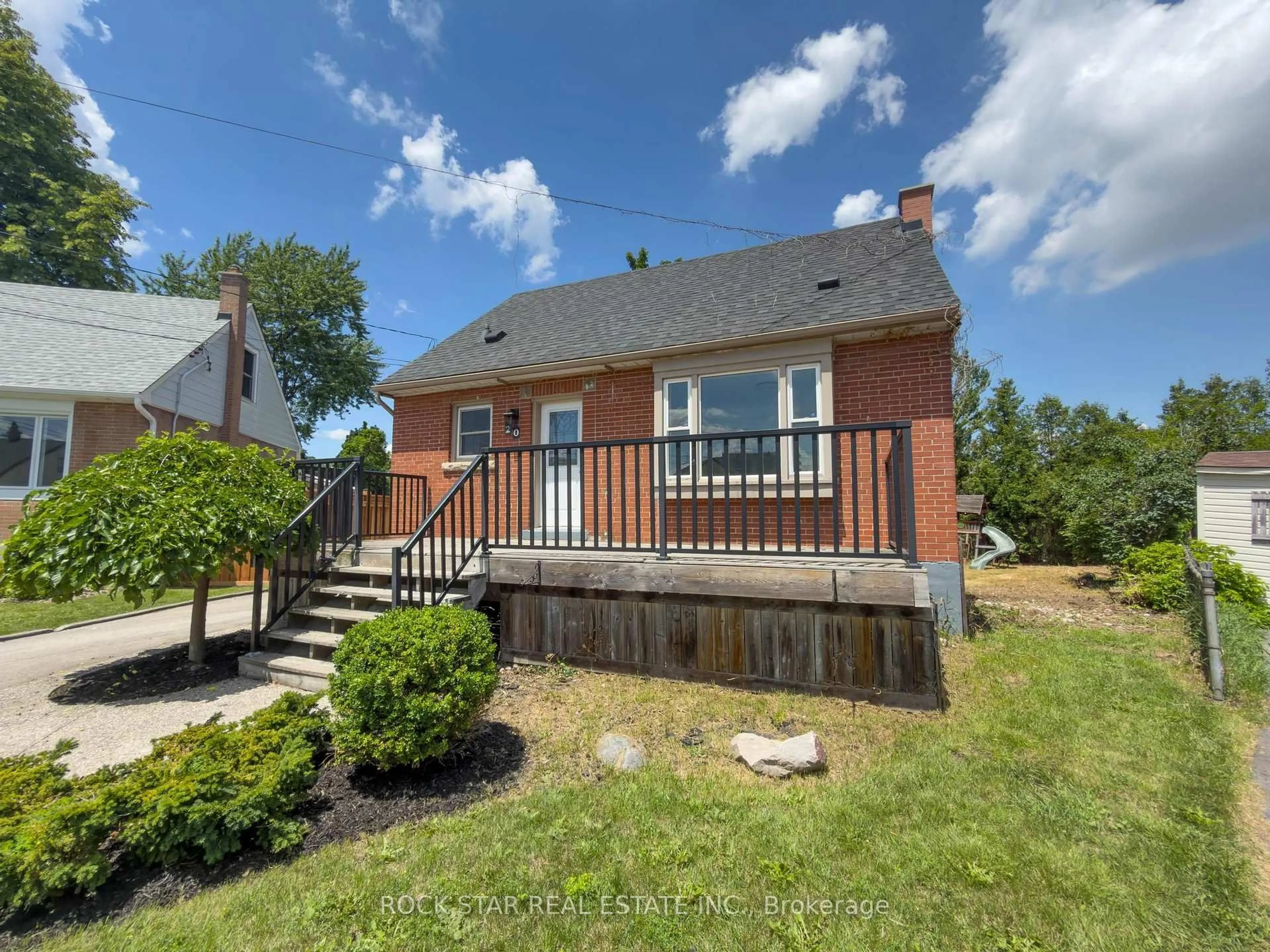 A pic from outside/outdoor area/front of a property/back of a property/a pic from drone, street for 20 Patricia Pl, Hamilton Ontario L8V 1N6