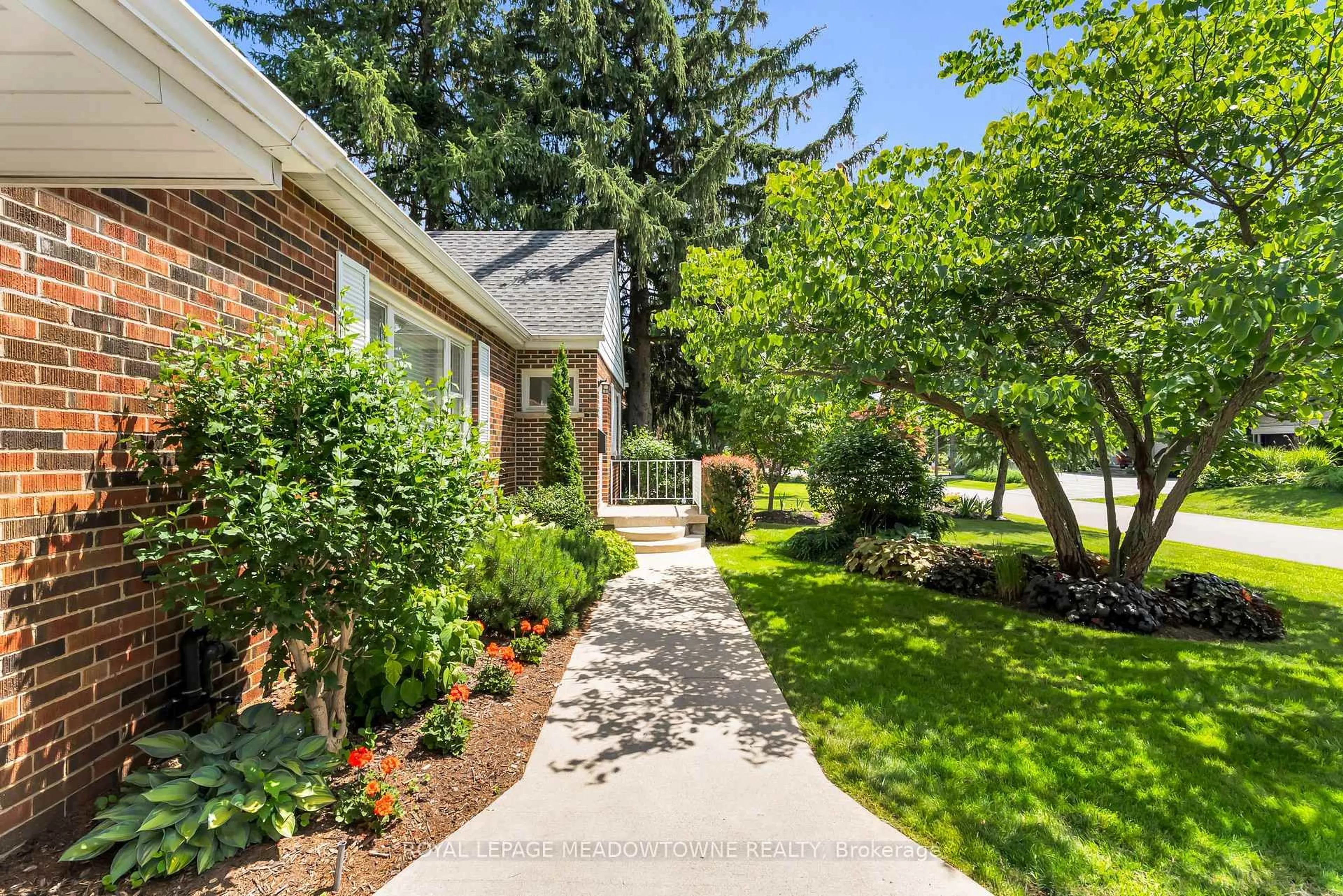 Home with brick exterior material, street for 33 Parker Ave, Hamilton Ontario L9G 1A6