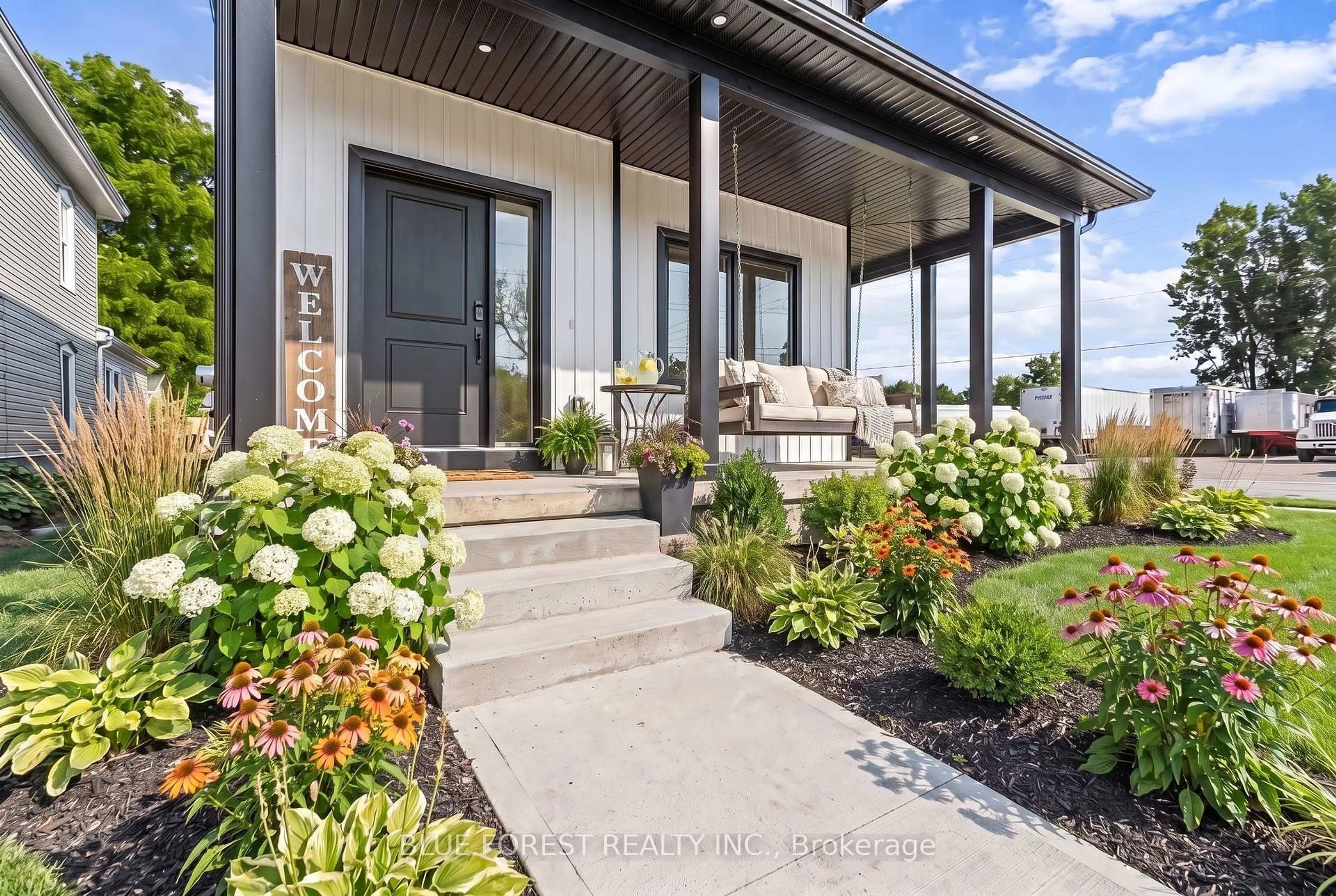 Indoor entryway for 198 McRae St, Southwest Middlesex Ontario N0L 1M0