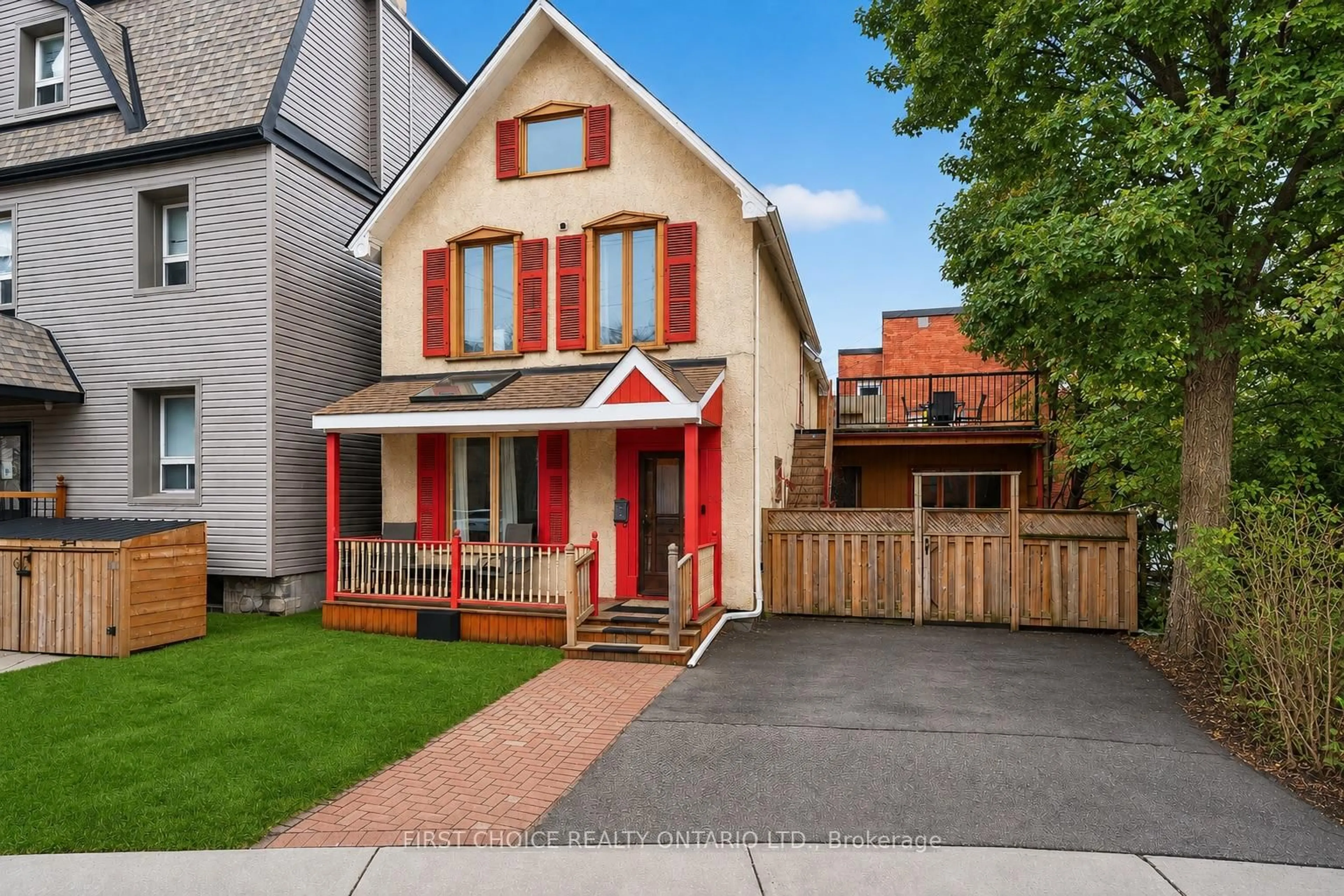 Home with brick exterior material, street for 34 Gilmour St, Ottawa Ontario K2P 0N3