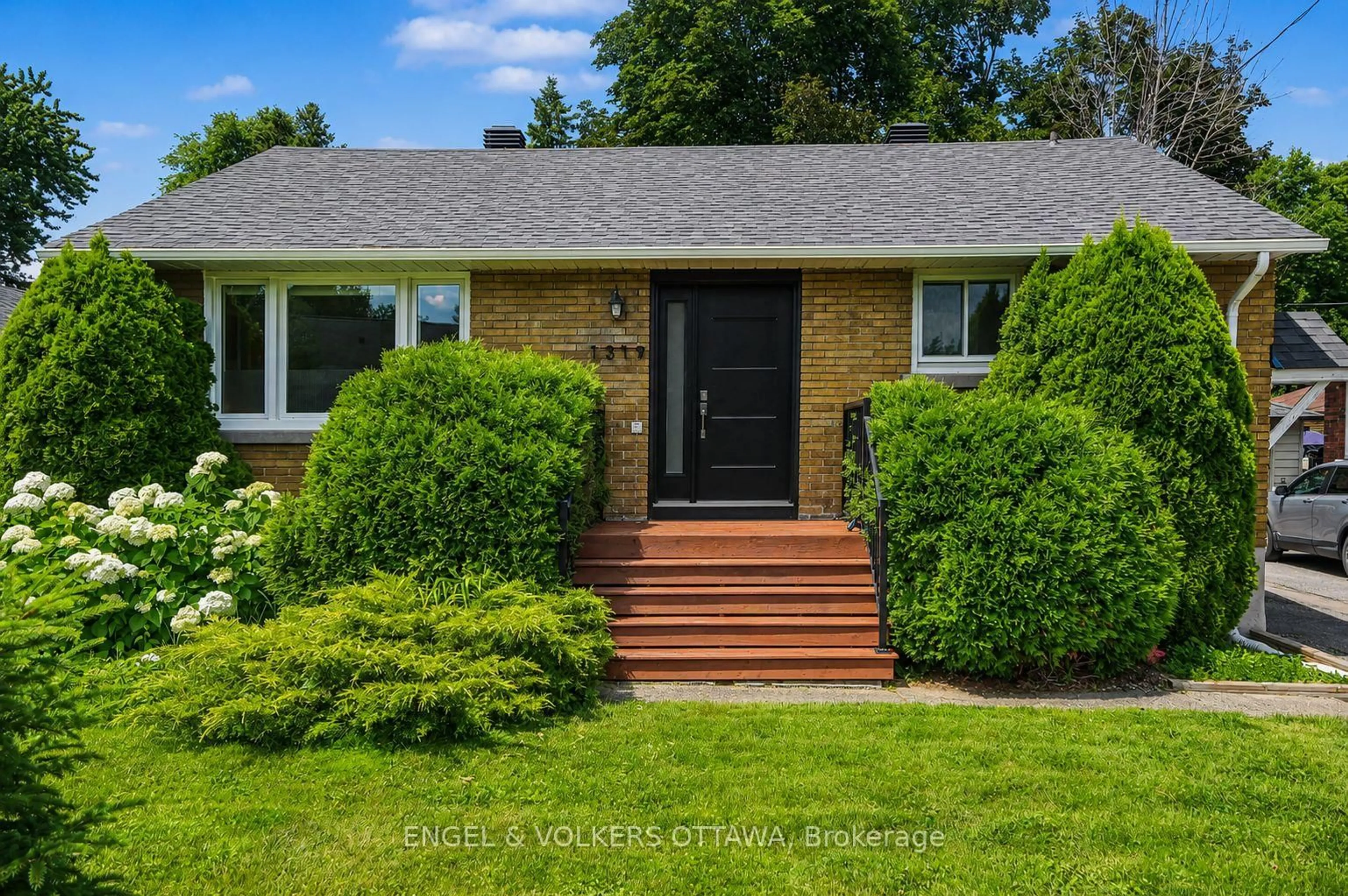 Home with brick exterior material, street for 1319 Kingston Ave, Ottawa Ontario K1Z 8K9
