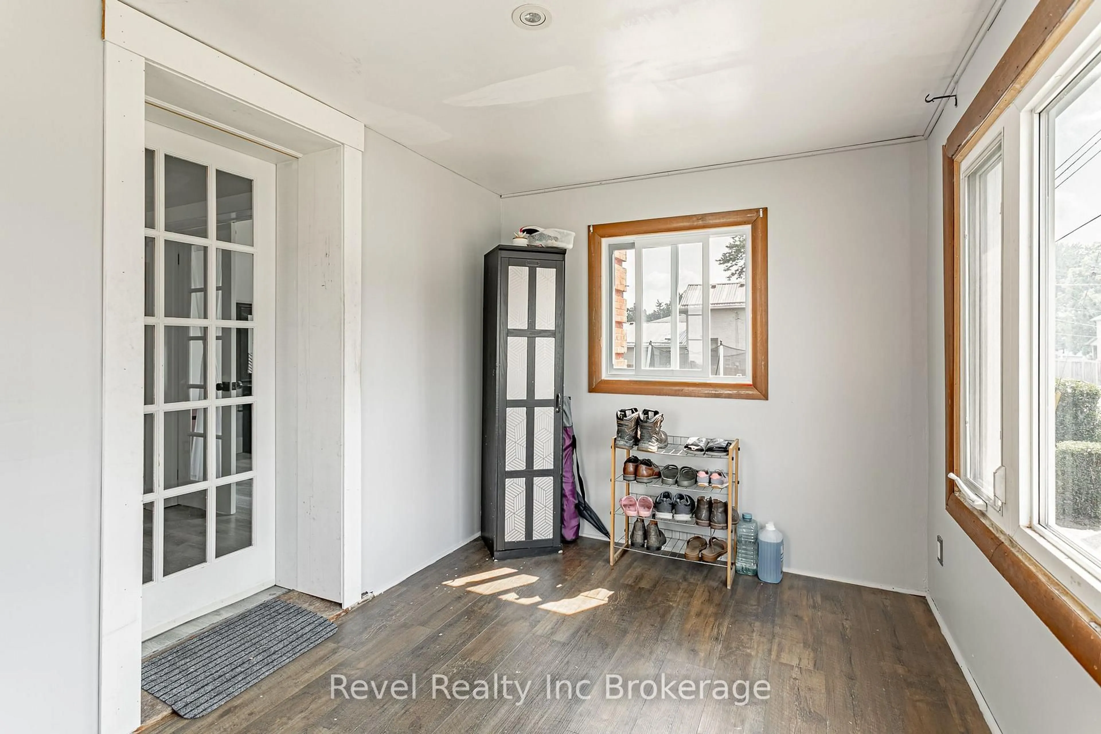 Indoor entryway for 19 Murray St, Blandford-Blenheim Ontario N0J 1B0