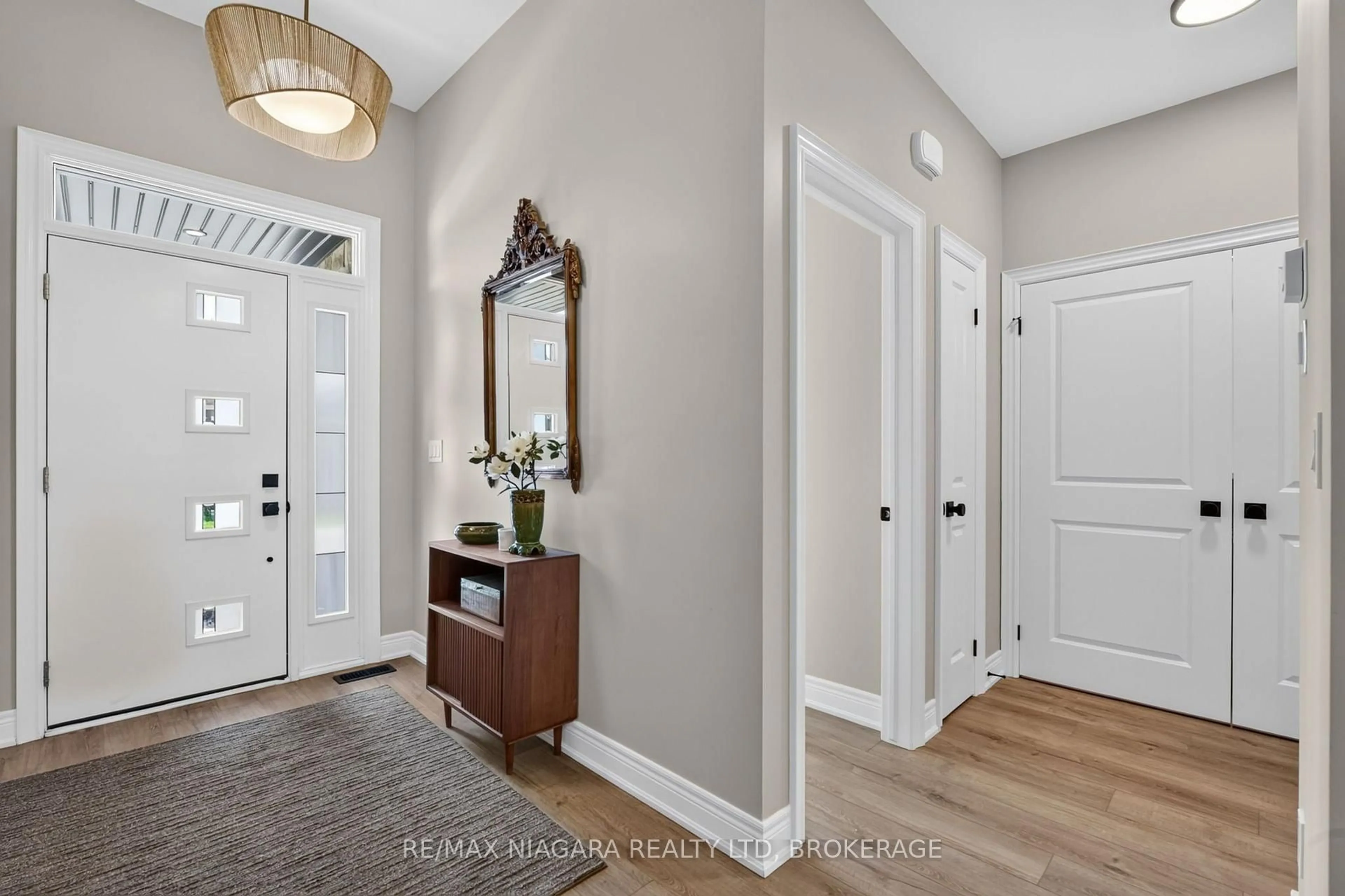 Indoor entryway for 24 Peachtree Lane, Niagara-on-the-Lake Ontario L0S 1T0
