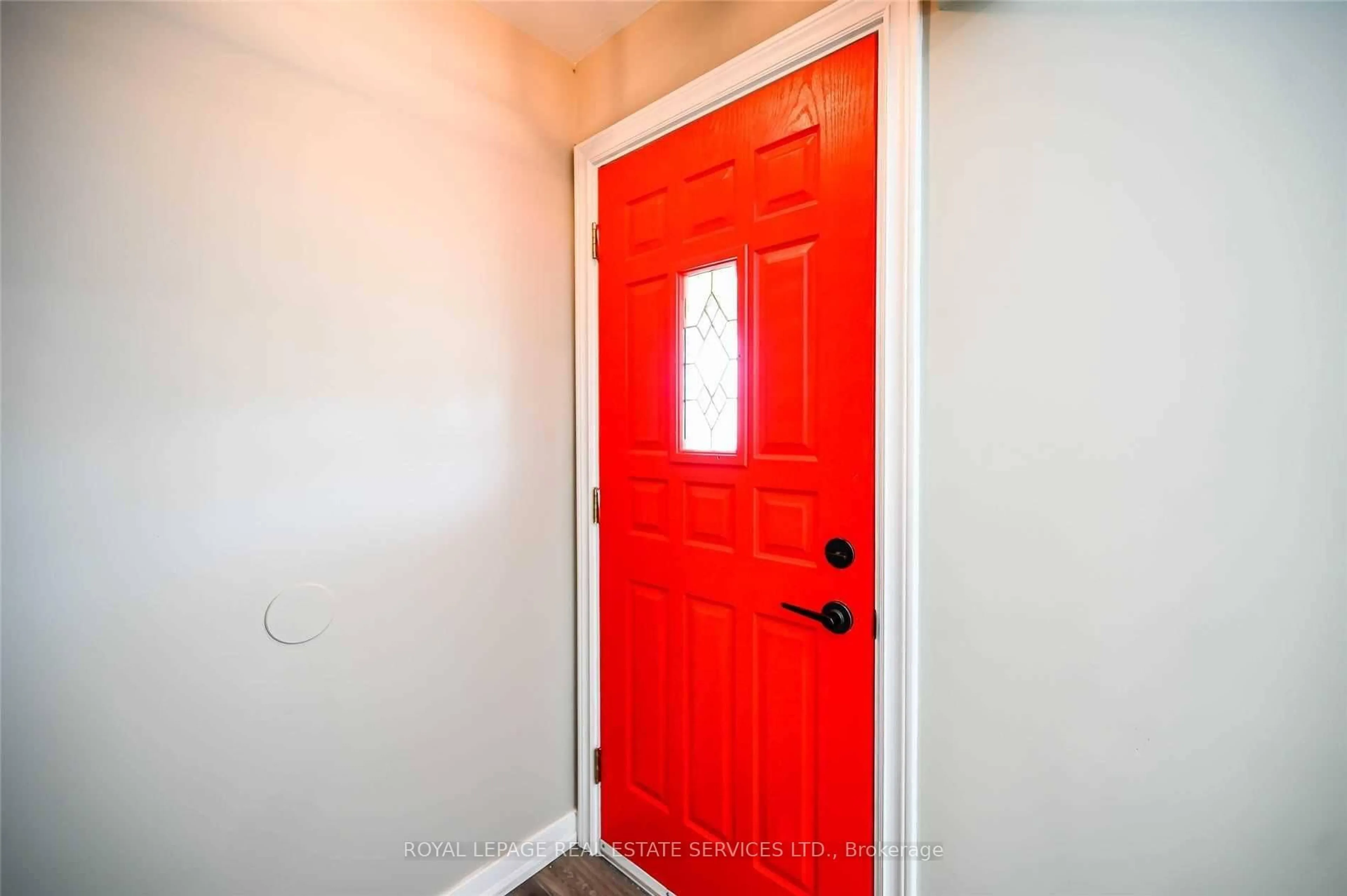 Indoor entryway for 191 Nash Rd, Hamilton Ontario L8H 2P8
