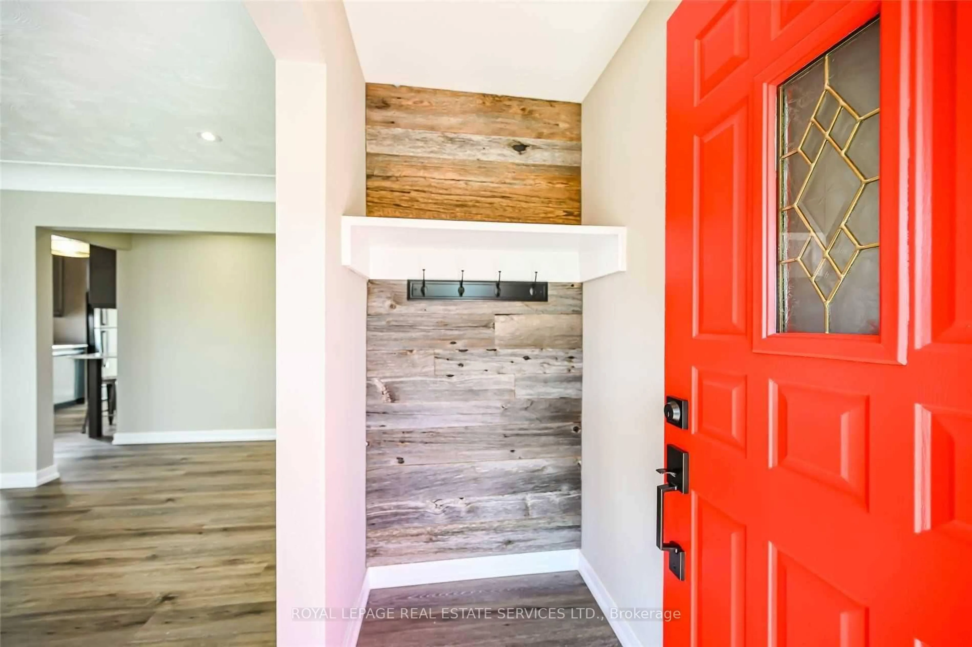 Indoor entryway for 191 Nash Rd, Hamilton Ontario L8H 2P8
