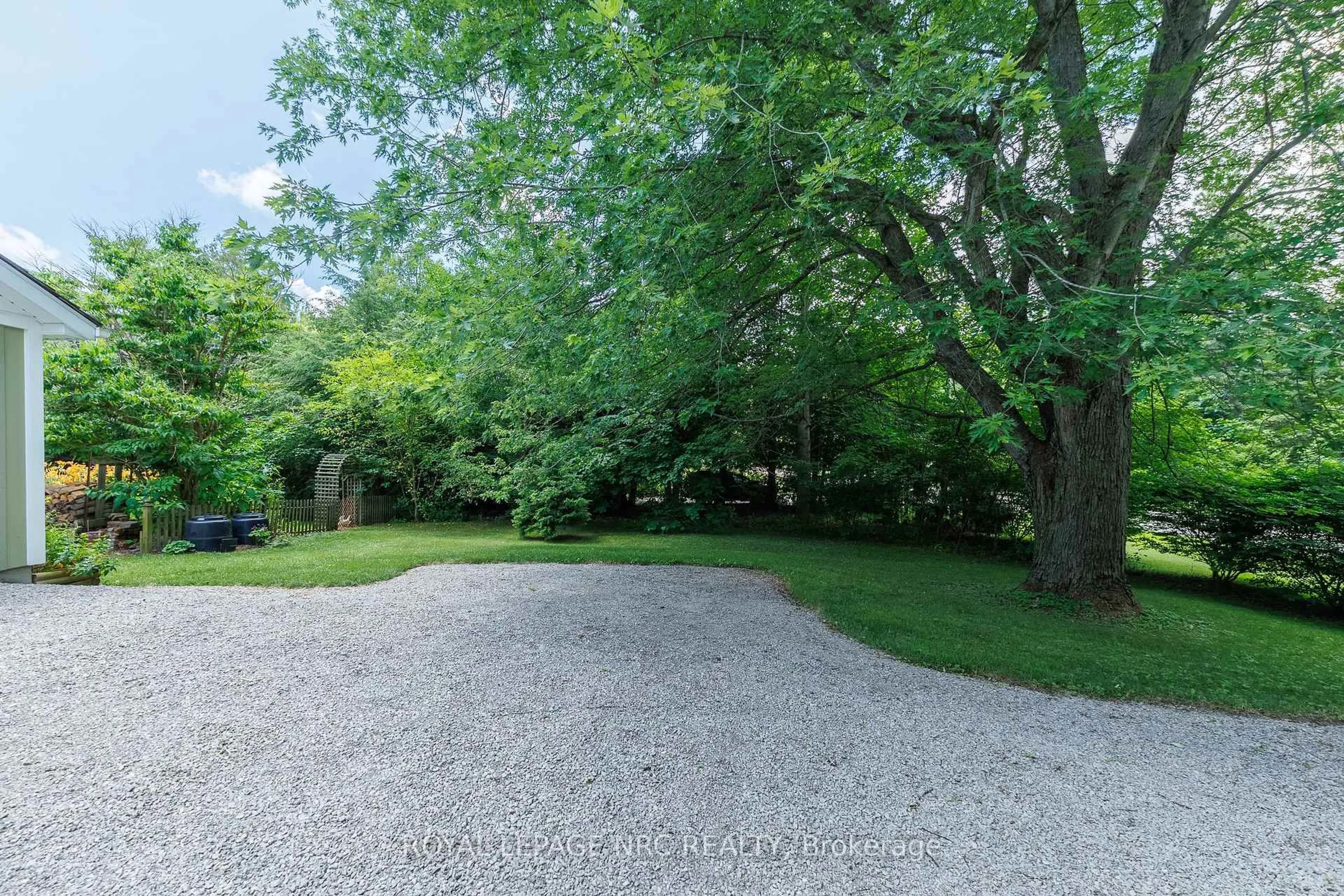 Patio, forest/trees view for 508 Welland Rd, Pelham Ontario L0S 1C0