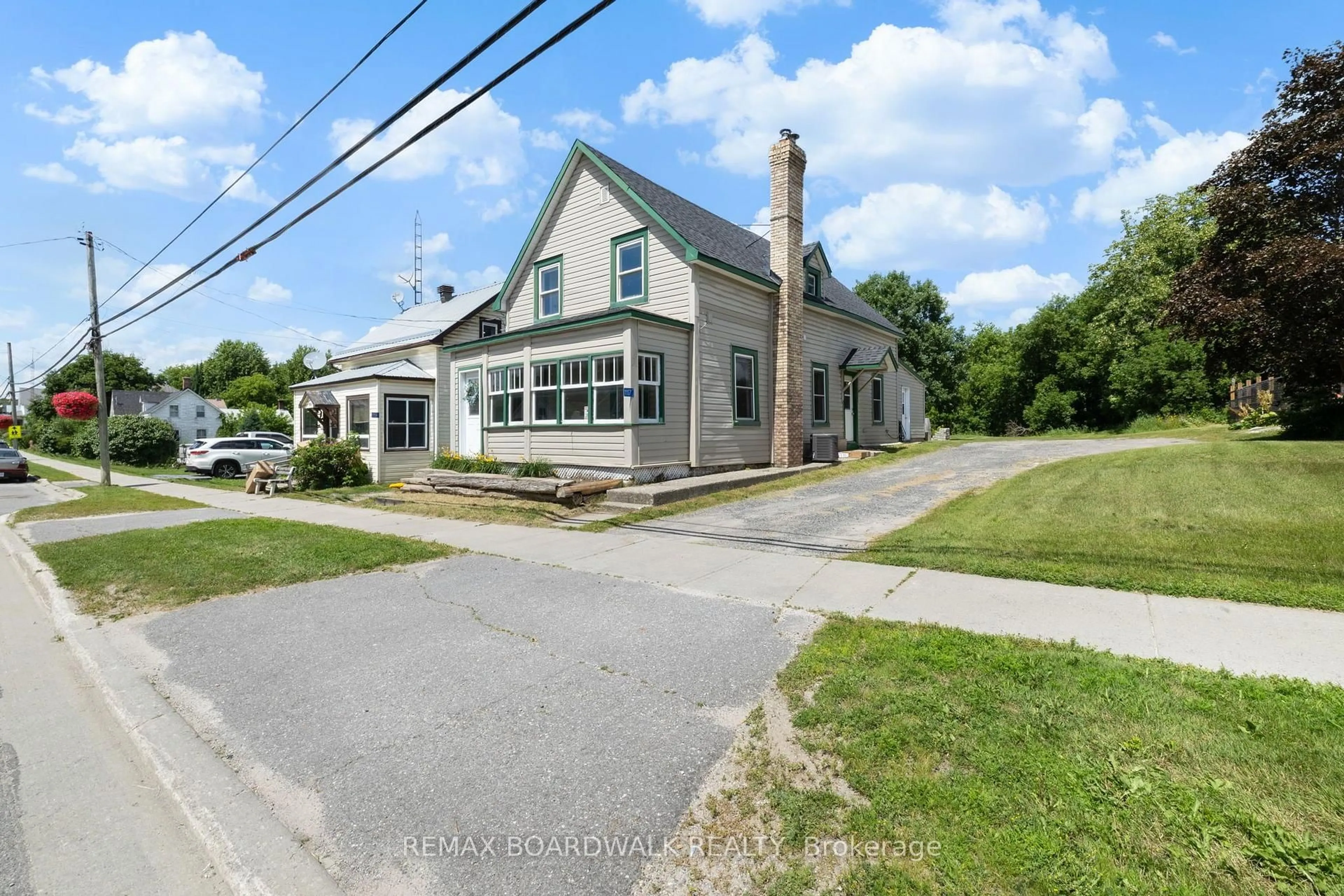 A pic from outside/outdoor area/front of a property/back of a property/a pic from drone, street for 117 George St, Lanark Ontario K0G 1K0