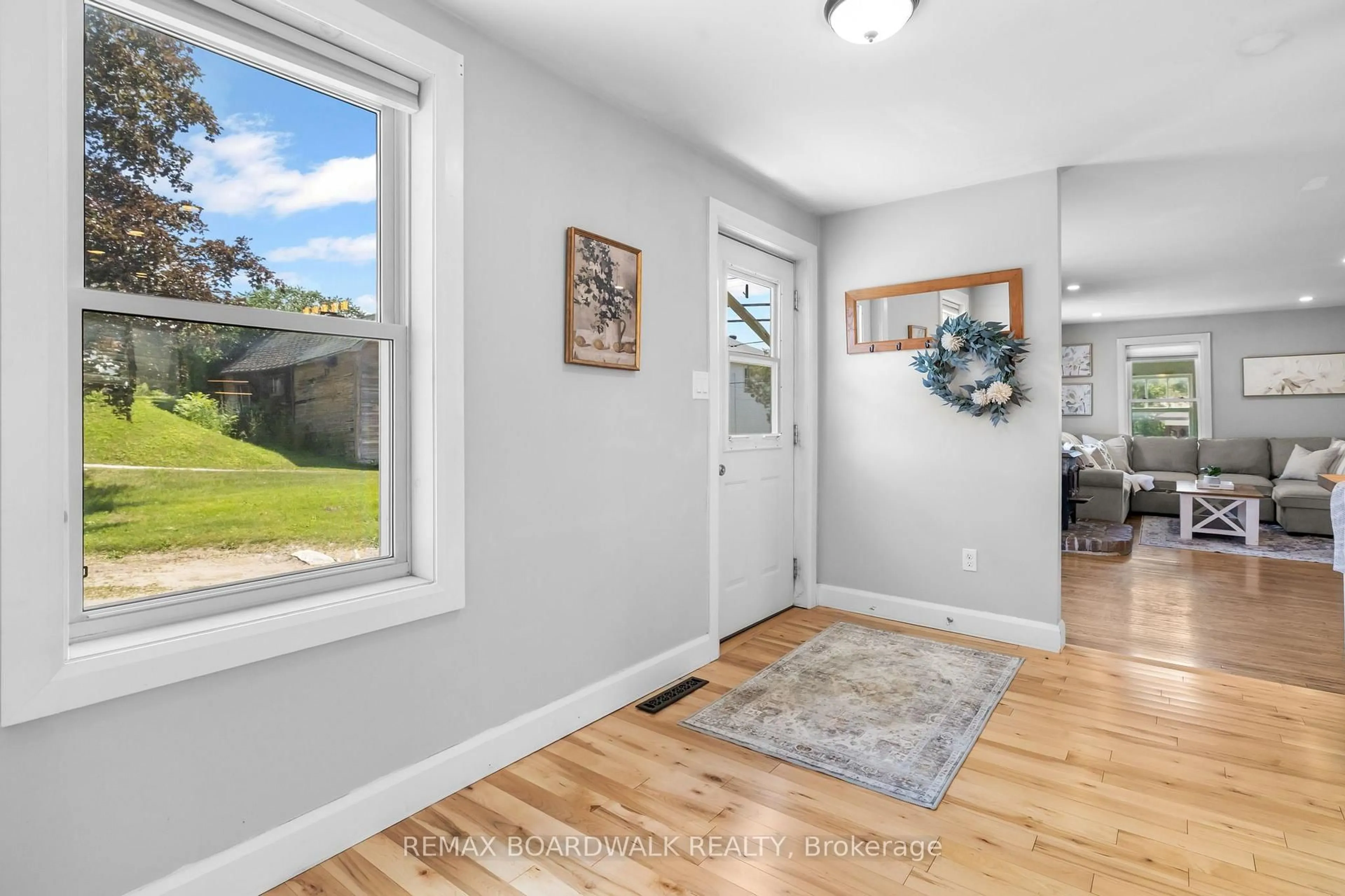 Indoor entryway for 117 George St, Lanark Ontario K0G 1K0