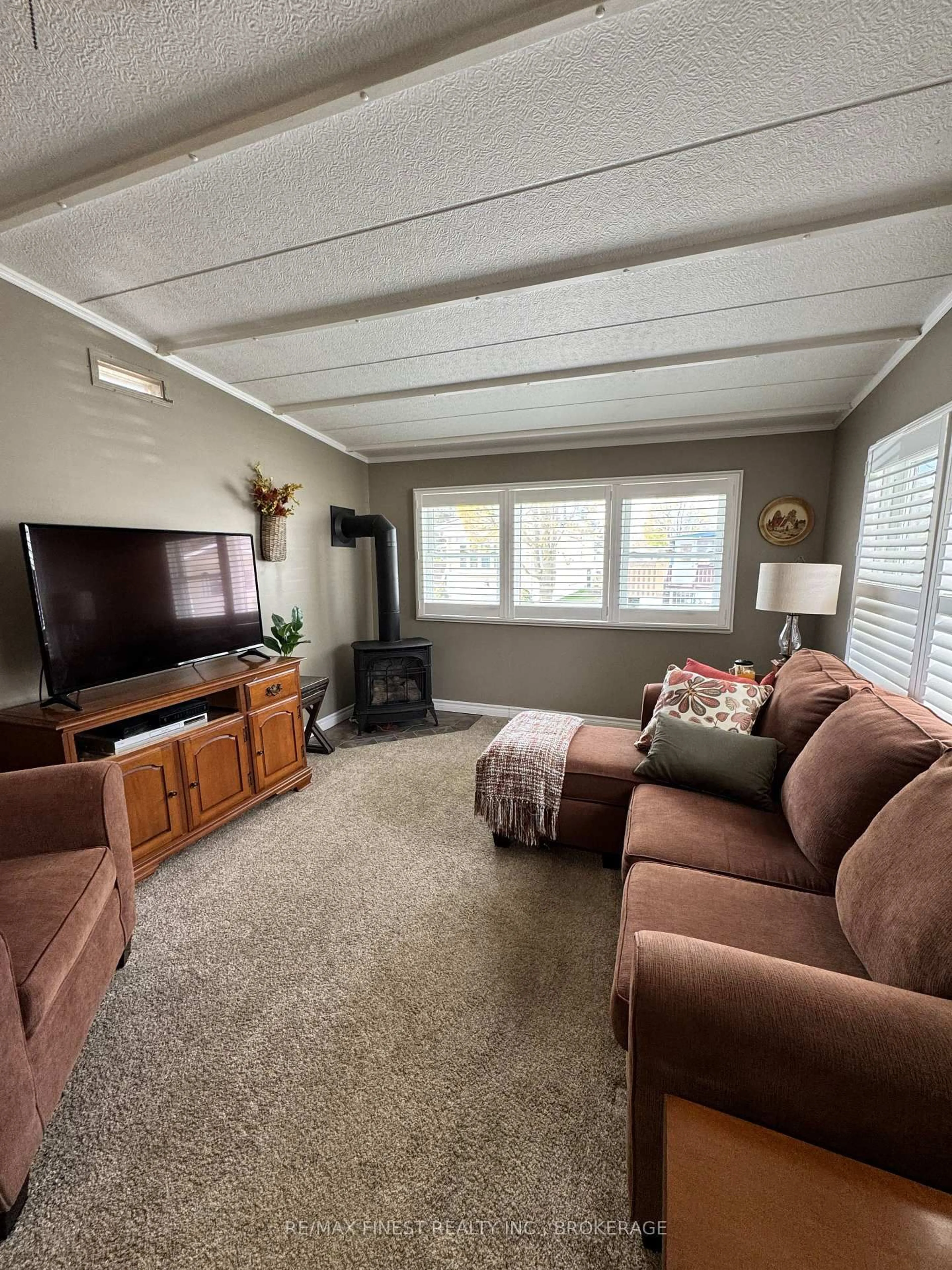 Living room with furniture, unknown for 13 Wentworth Dr, Kingston Ontario K7K 5E1