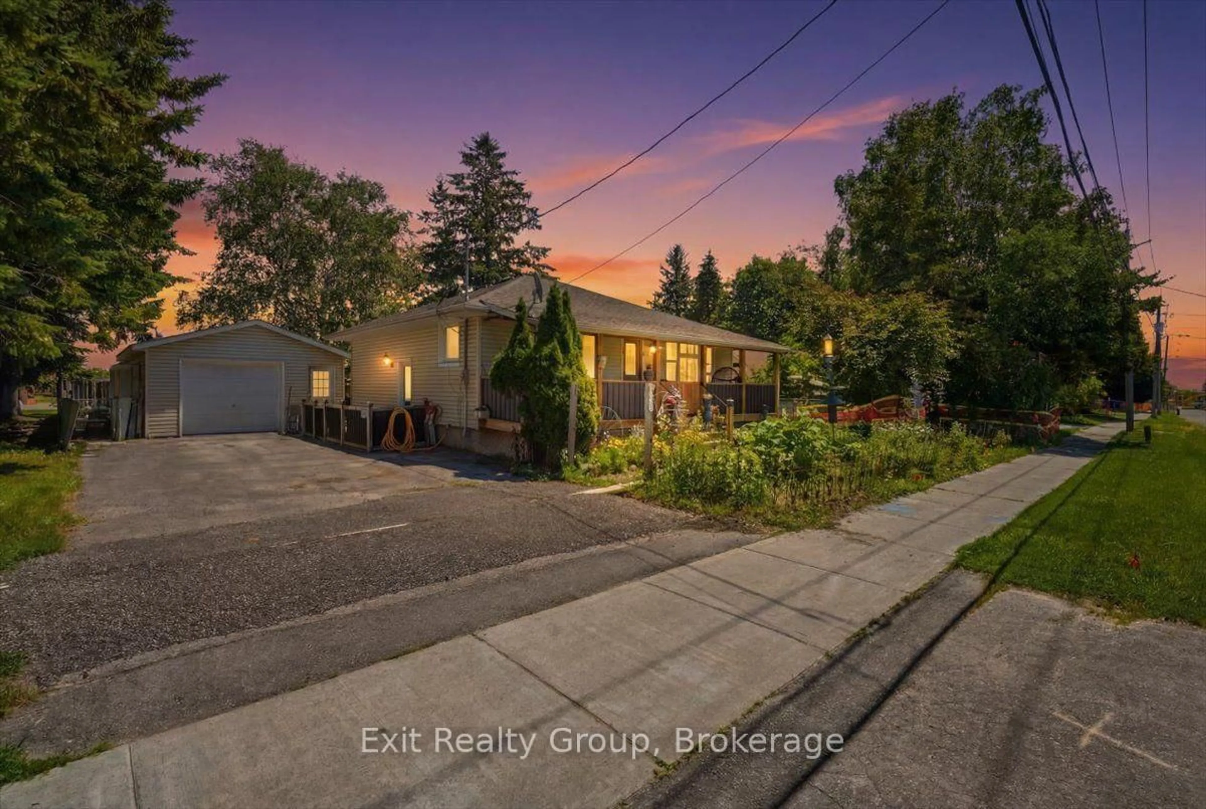 A pic from outside/outdoor area/front of a property/back of a property/a pic from drone, street for 119 Prince Edward St, Brighton Ontario K0K 1H0