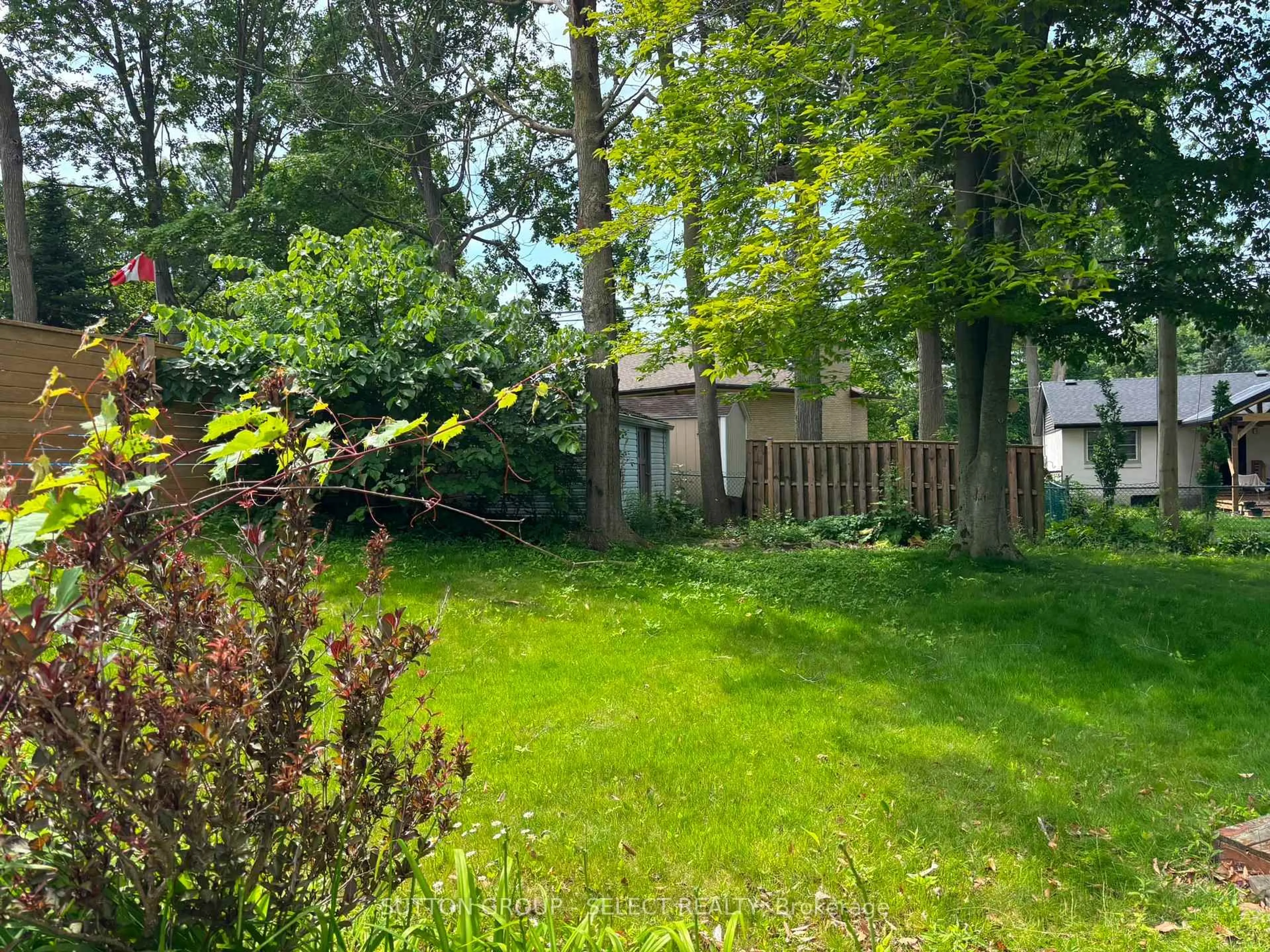 Shed for 316 RIDGEWOOD Cres, London South Ontario N6J 3G6