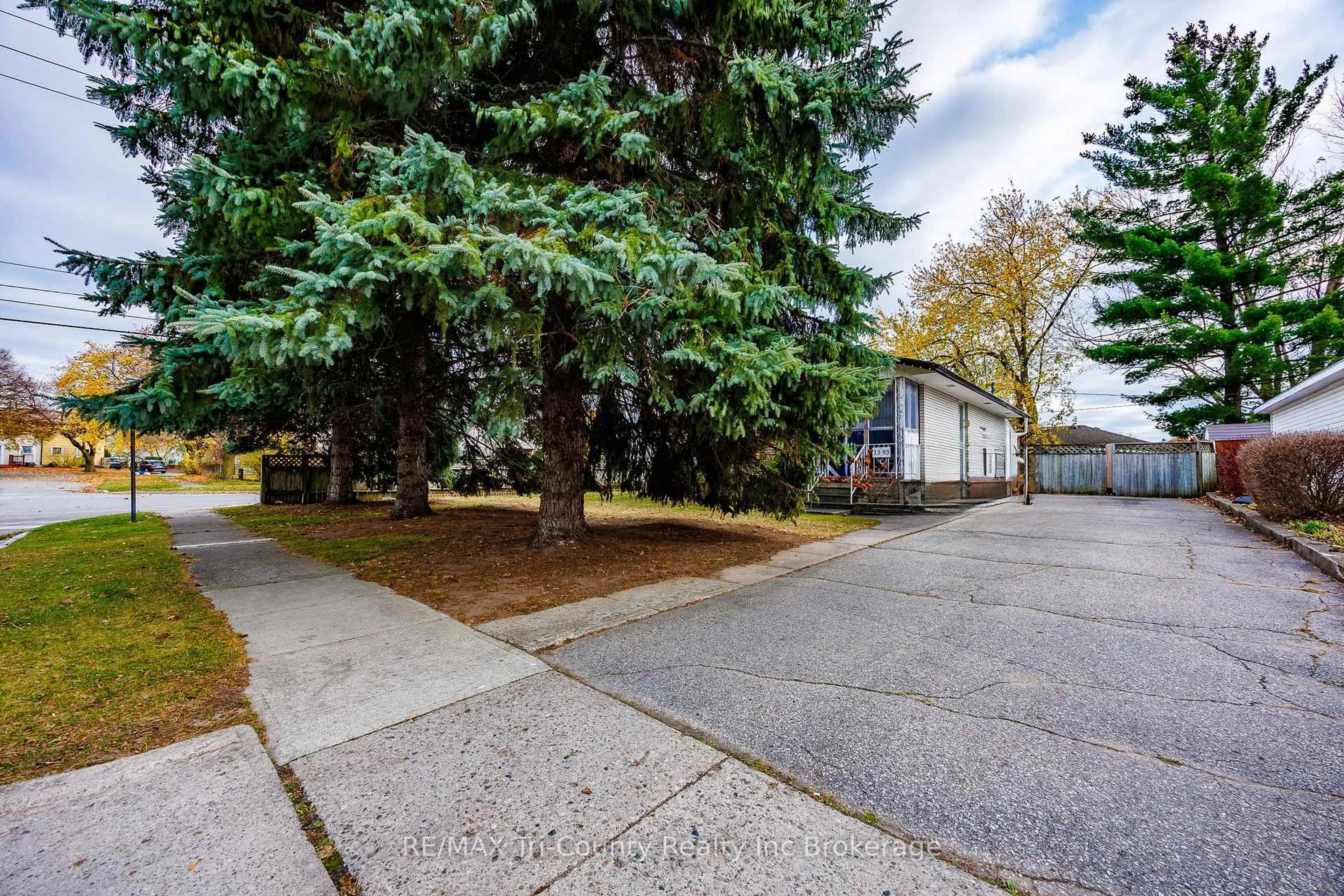 Unknown for 1393 Thorman Dr, Cambridge Ontario N3H 1A1