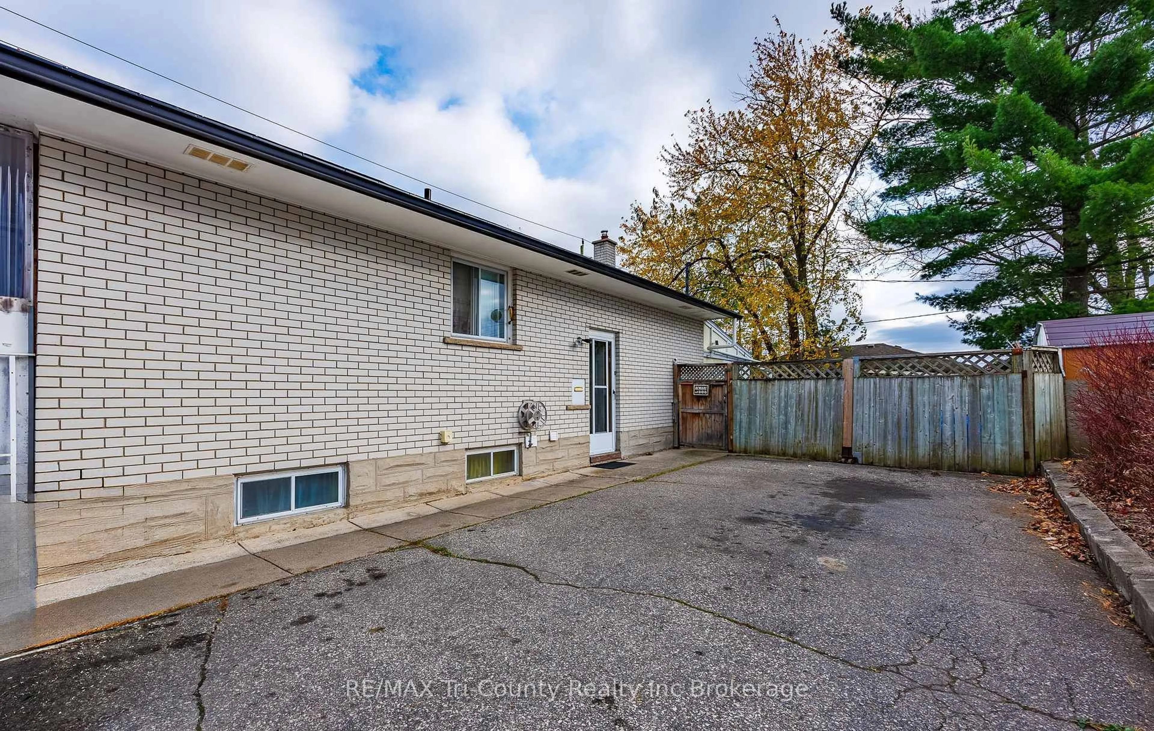 Unknown for 1393 Thorman Dr, Cambridge Ontario N3H 1A1