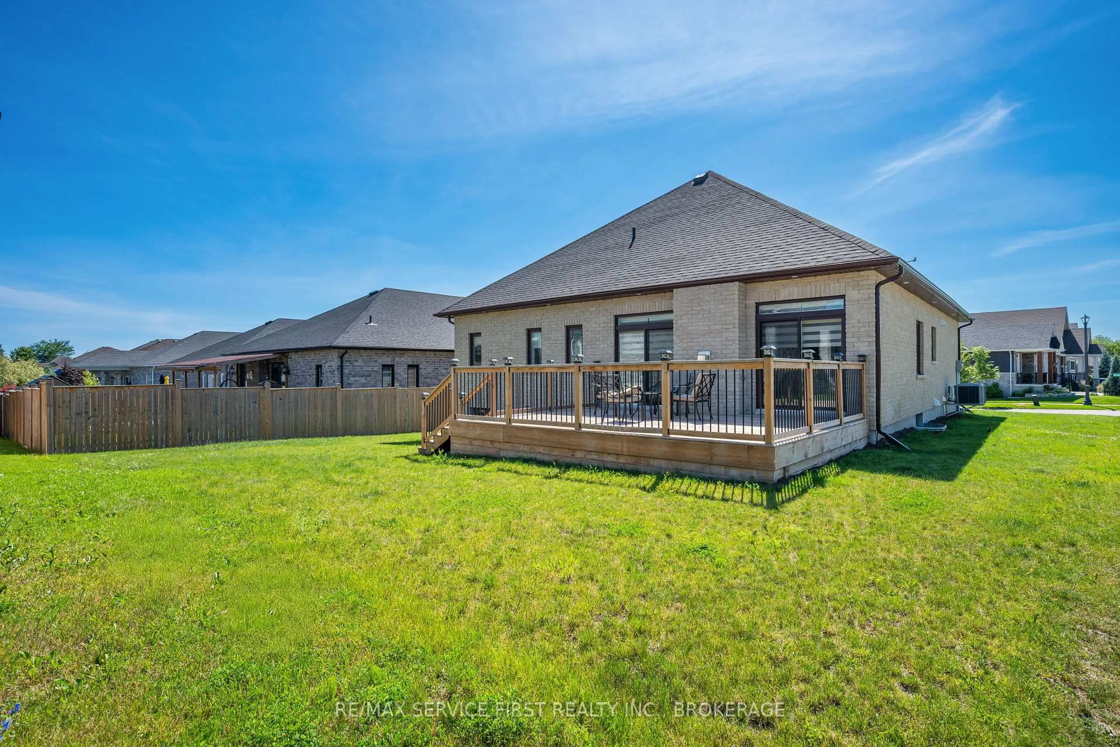 Patio, building for 636 Mandara Dr, Kingston Ontario K7P 0N5