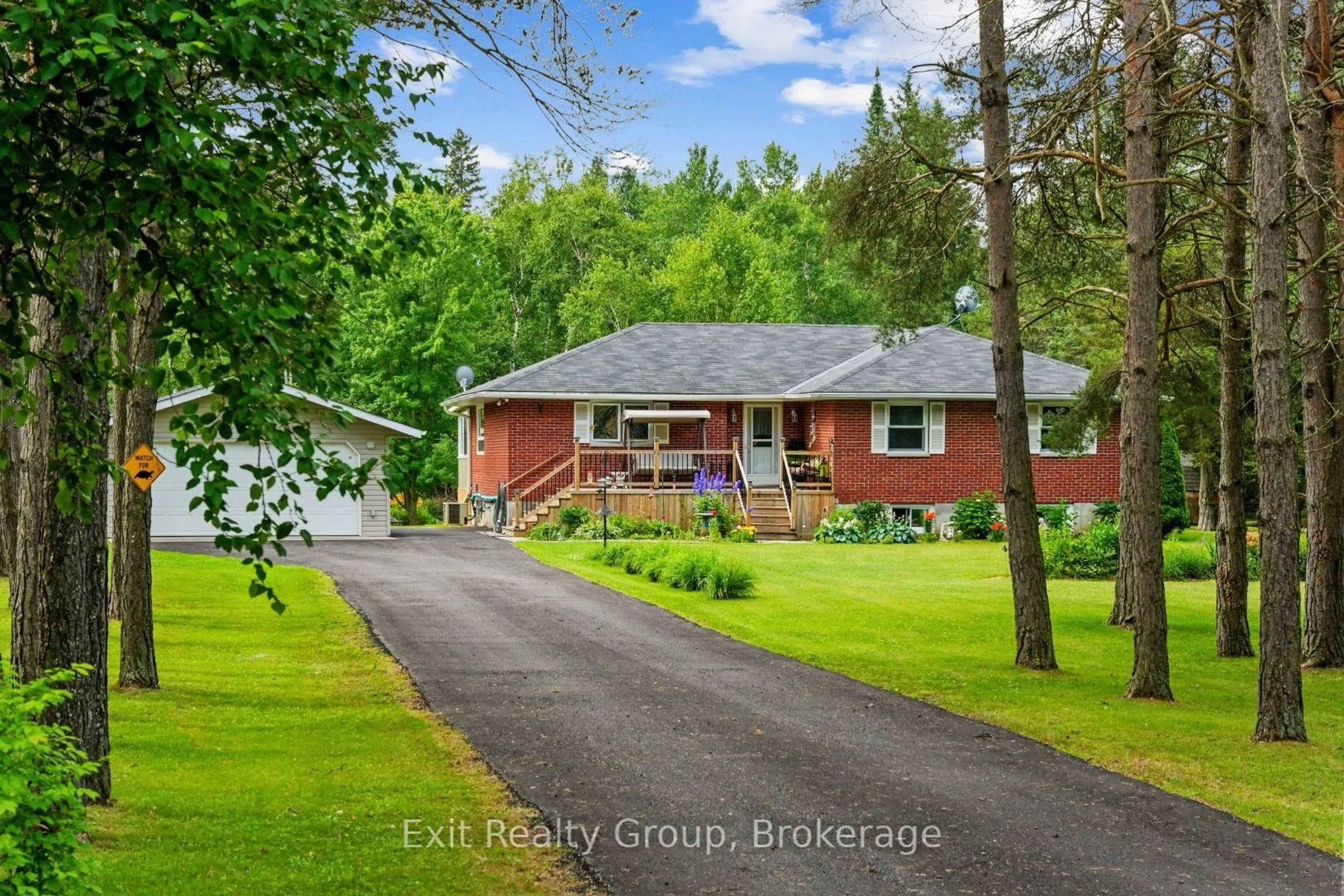 A pic from outside/outdoor area/front of a property/back of a property/a pic from drone, street for 31 Birchwood Crt, Trent Hills Ontario K0L 1Y0