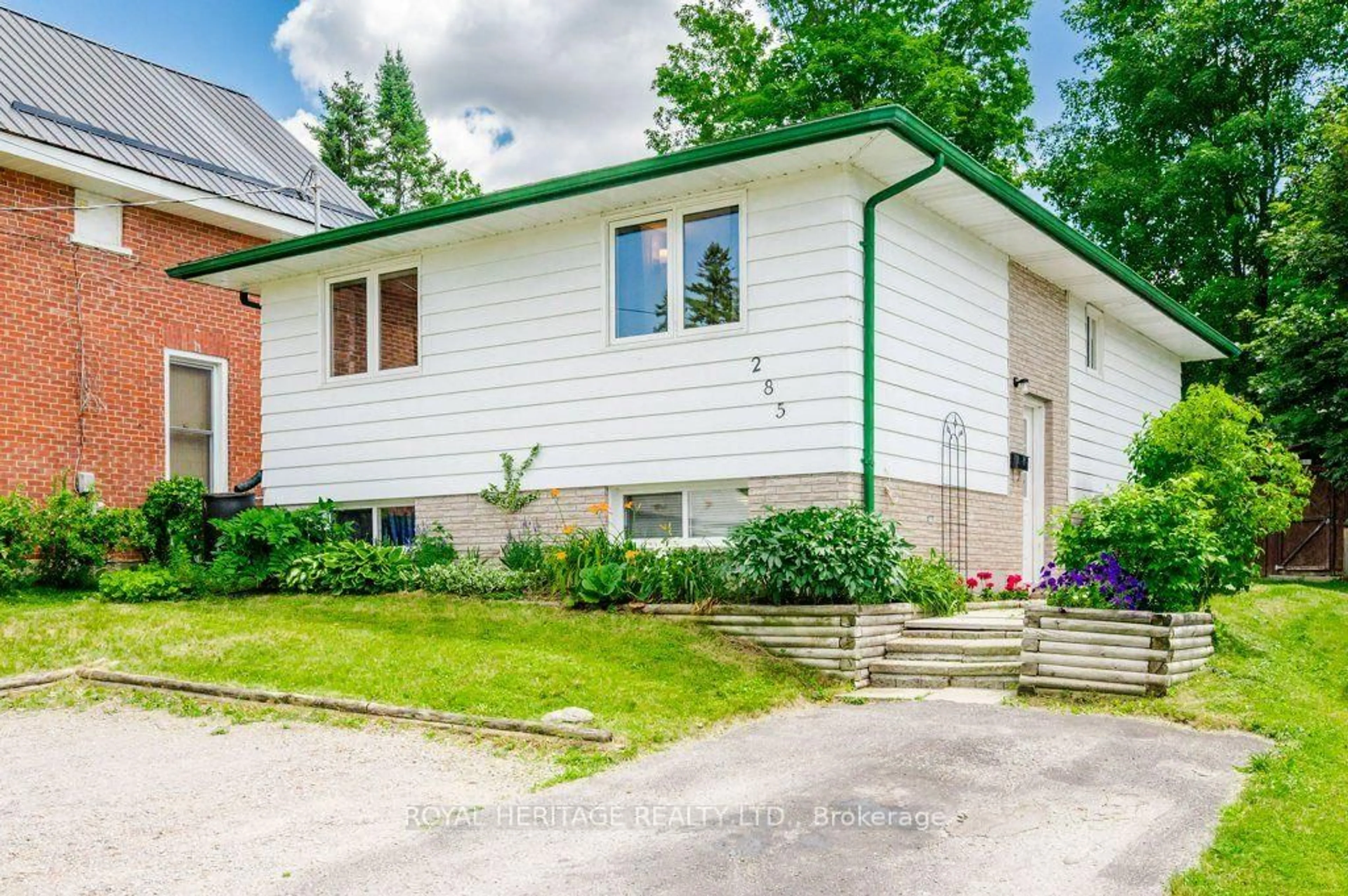 Home with vinyl exterior material, street for 285 Euclid Ave, Peterborough Ontario K9H 1M5