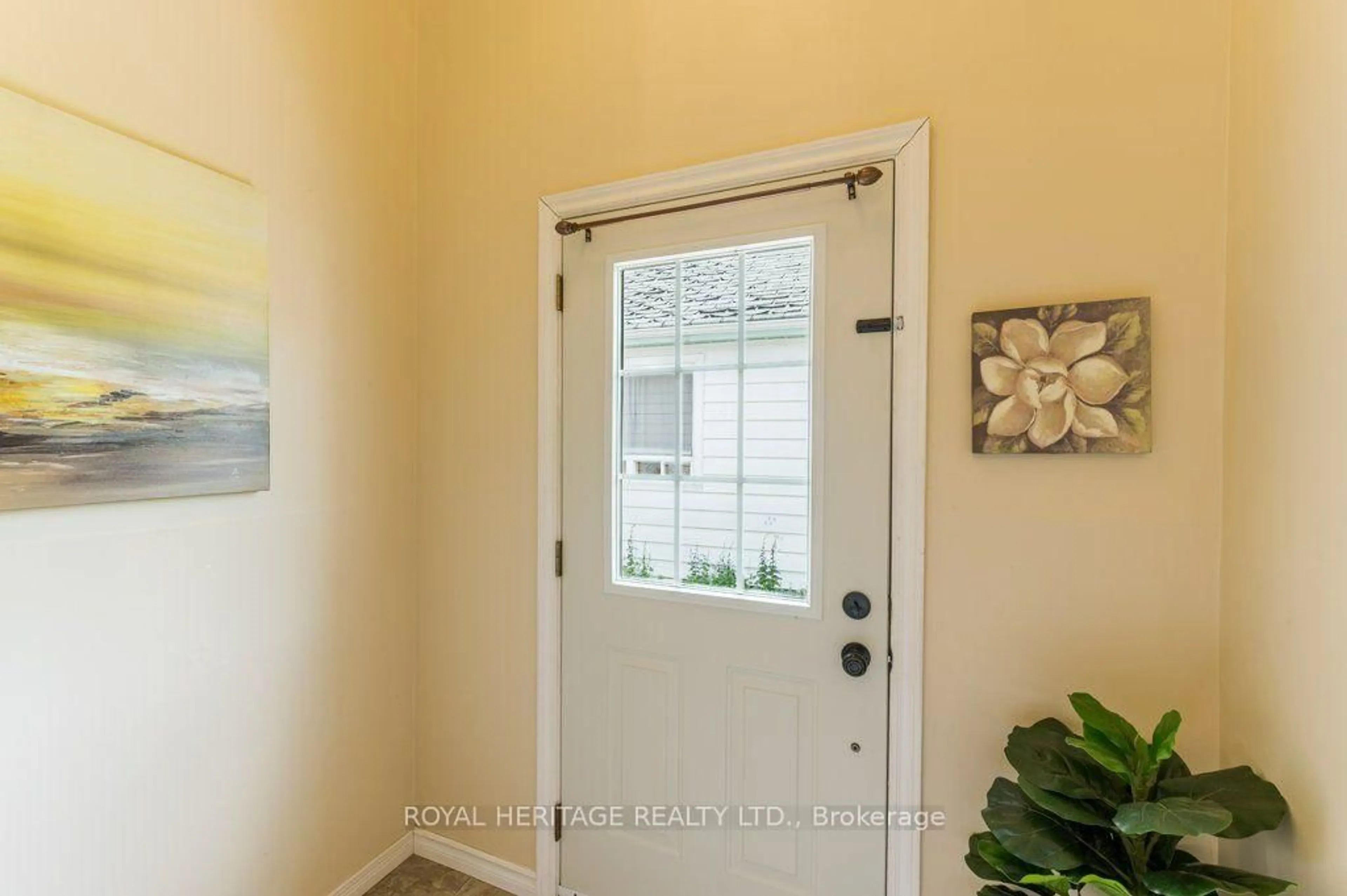 Indoor entryway for 285 Euclid Ave, Peterborough Ontario K9H 1M5