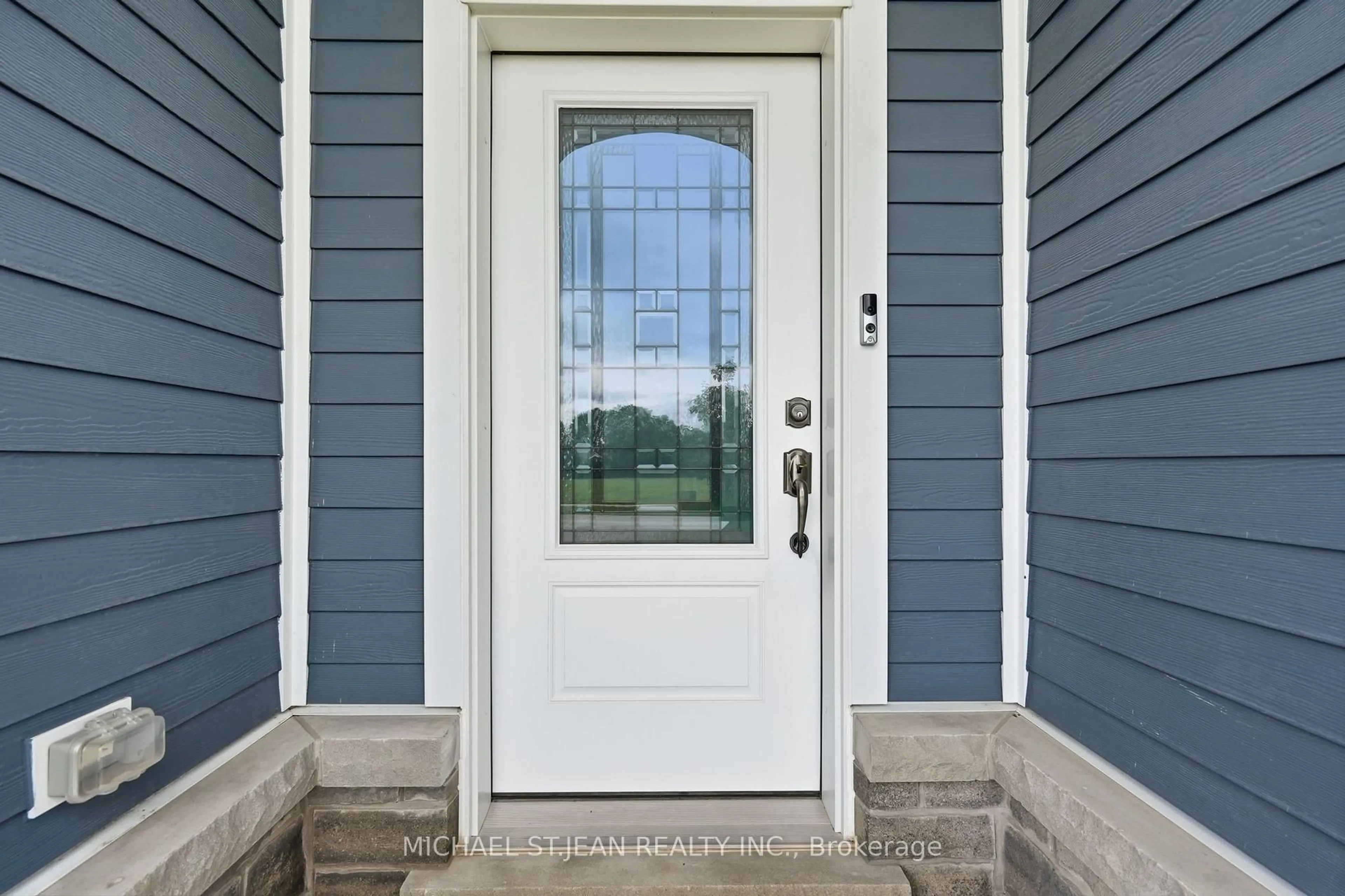 Home with vinyl exterior material, street for 35 Butlers Dr, Fort Erie Ontario L0S 1N0