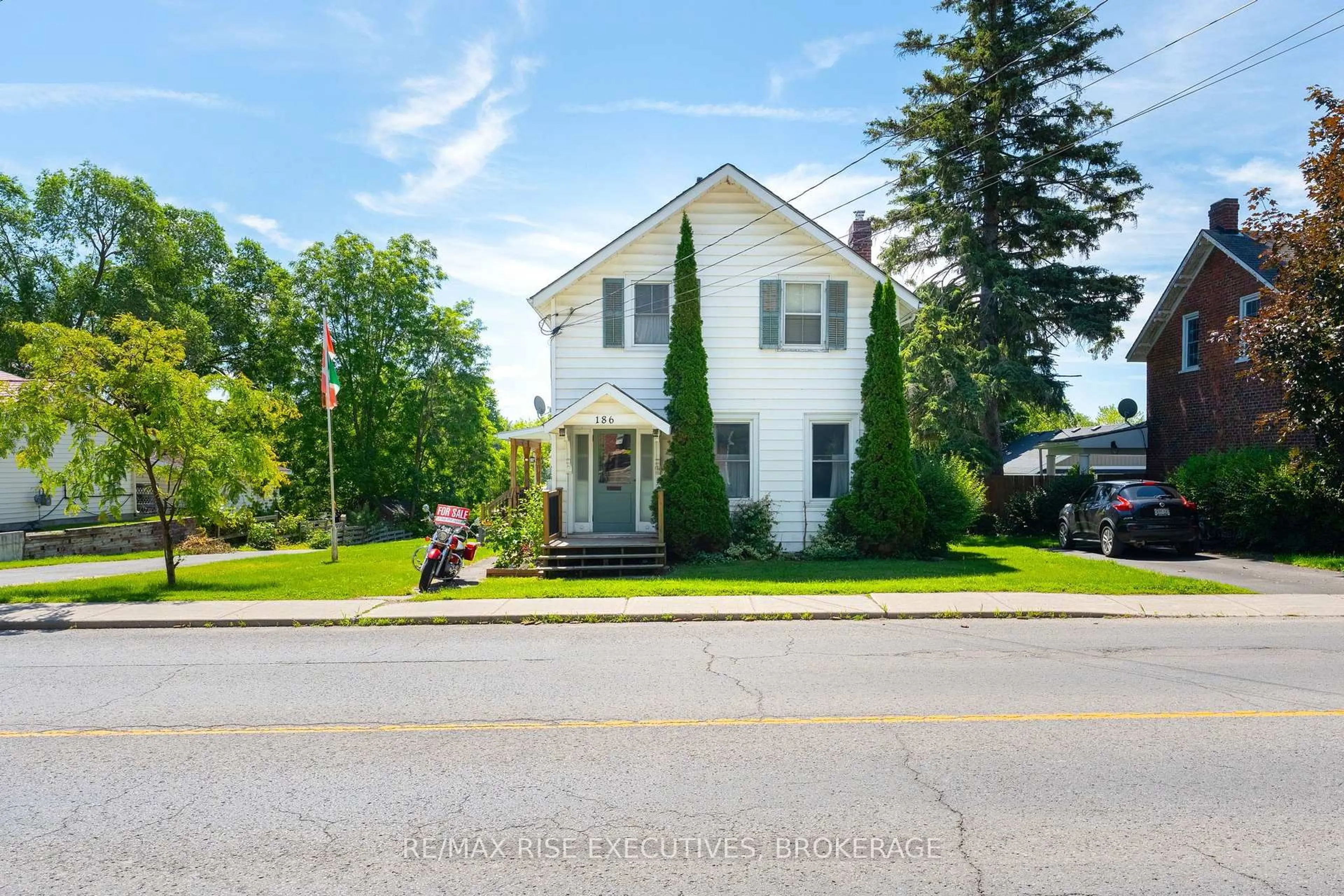 A pic from outside/outdoor area/front of a property/back of a property/a pic from drone, street for 186 Bridge St, Greater Napanee Ontario K7R 2E4