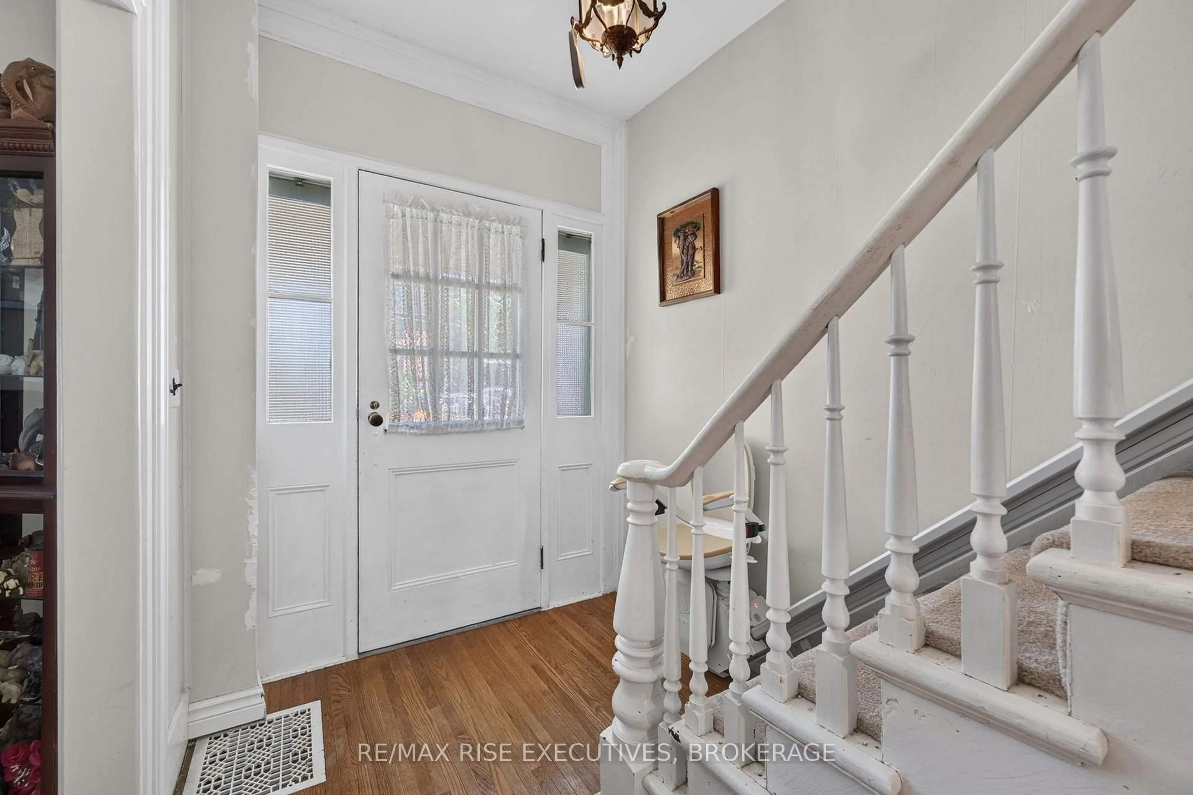 Indoor entryway for 186 Bridge St, Greater Napanee Ontario K7R 2E4