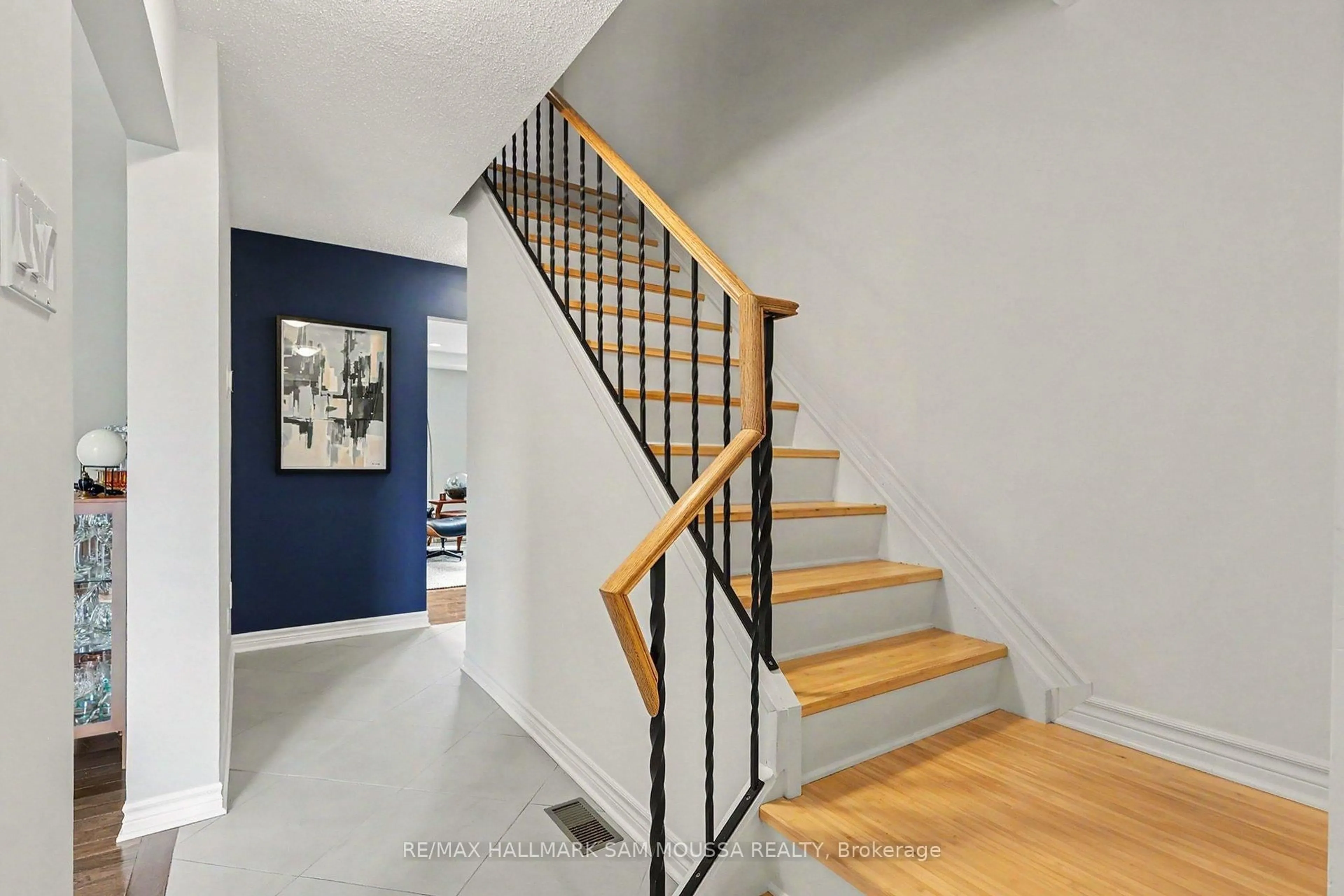 Stairs for 16 Foxfield Dr, Ottawa Ontario K2J 1K4