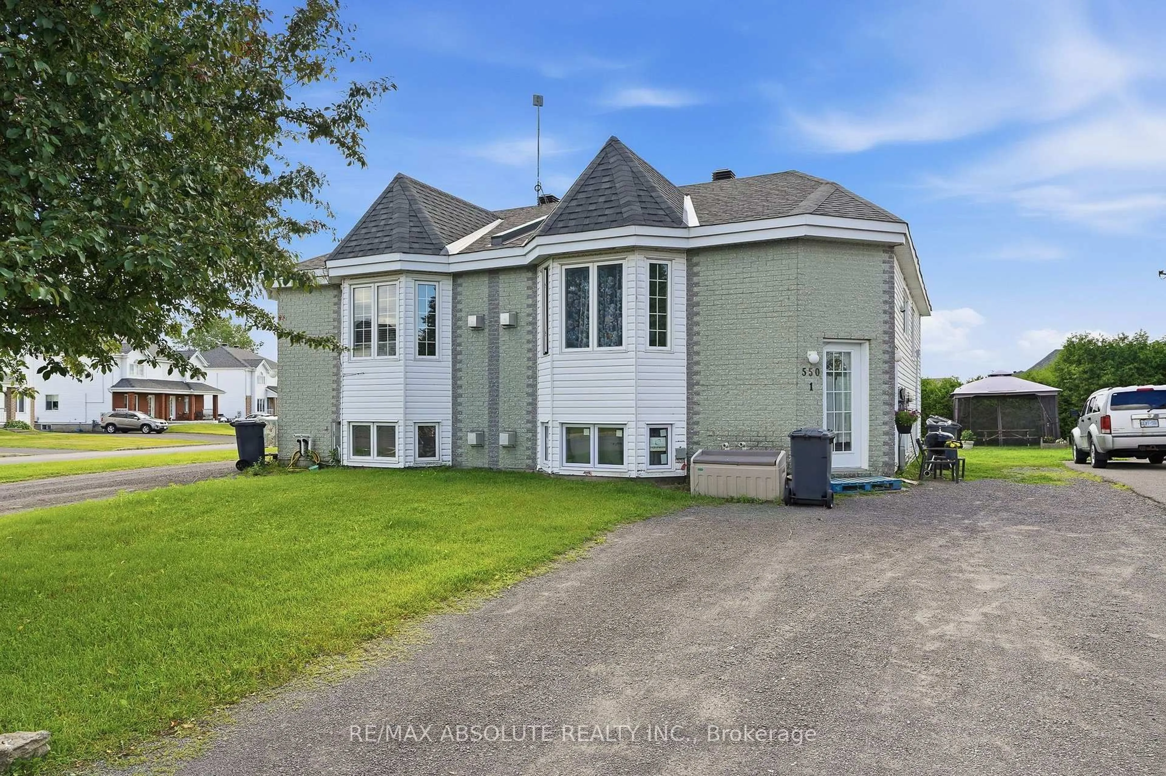 A pic from outside/outdoor area/front of a property/back of a property/a pic from drone, street for 550-552 Mario St, Hawkesbury Ontario K6A 3V3