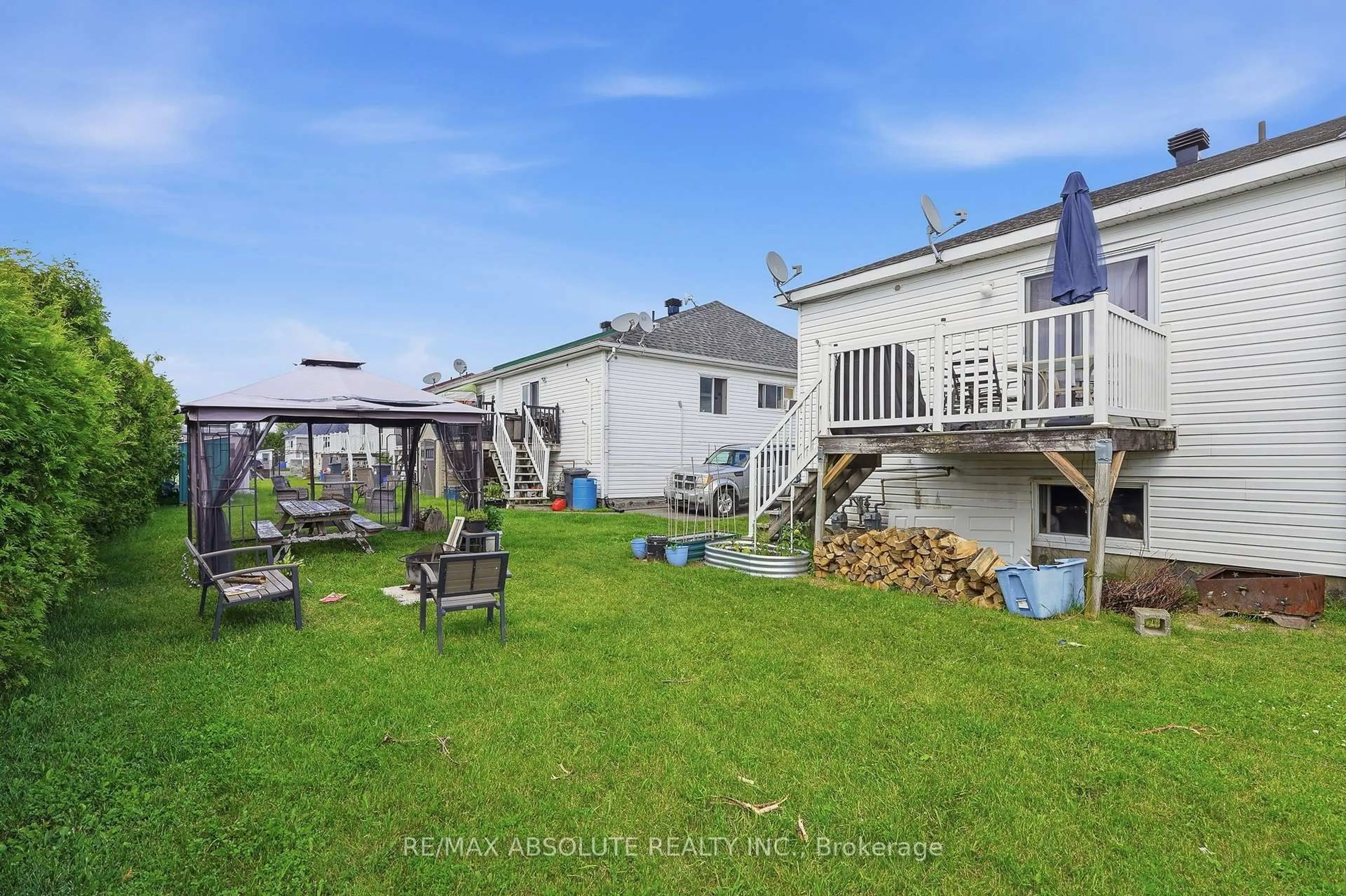 Patio, water/lake/river/ocean view for 550-552 Mario St, Hawkesbury Ontario K6A 3V3