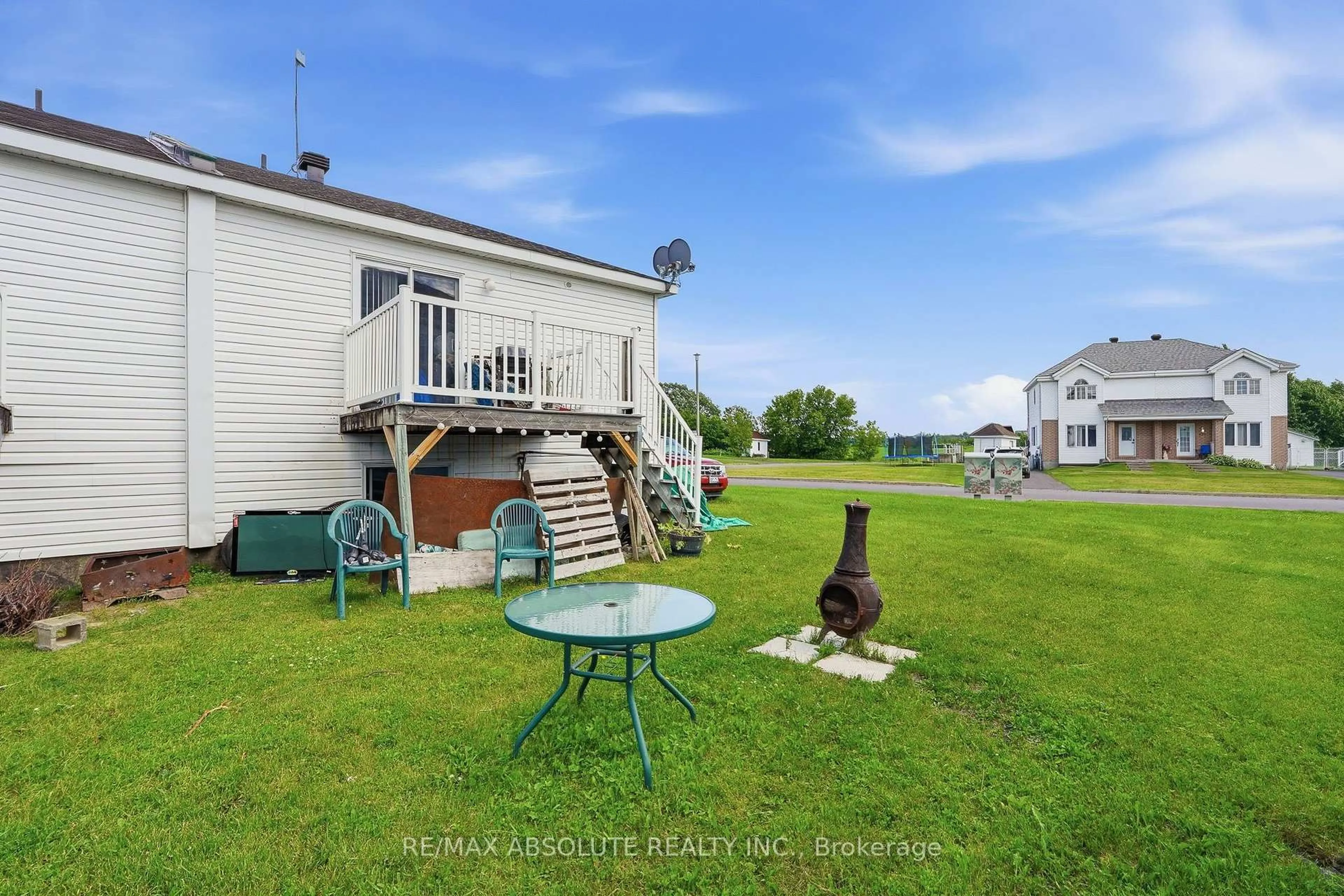 Patio, water/lake/river/ocean view for 550-552 Mario St, Hawkesbury Ontario K6A 3V3