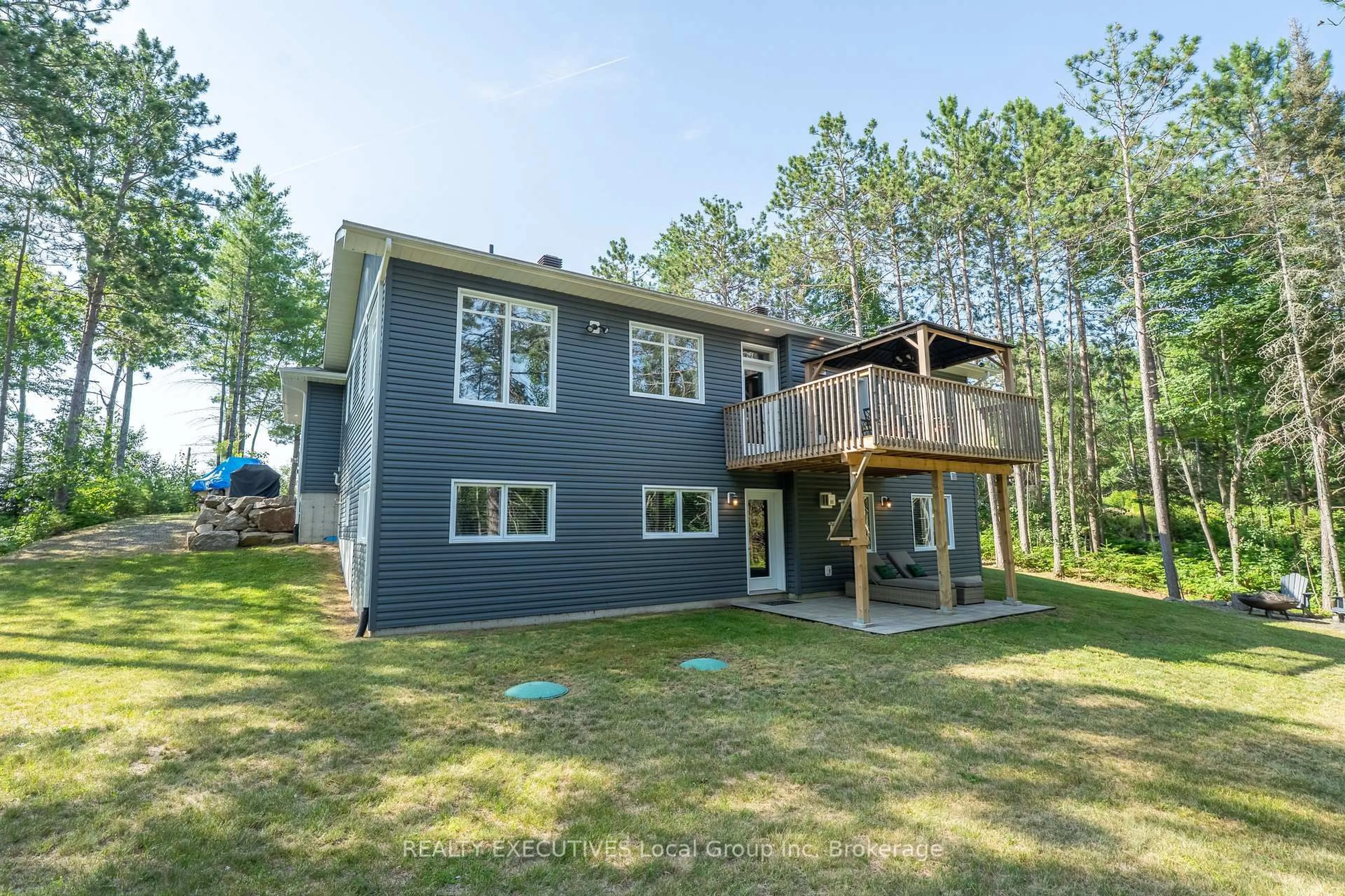 Home with vinyl exterior material, unknown for 87 Oakridge Dr, East Ferris Ontario P0H 1K0