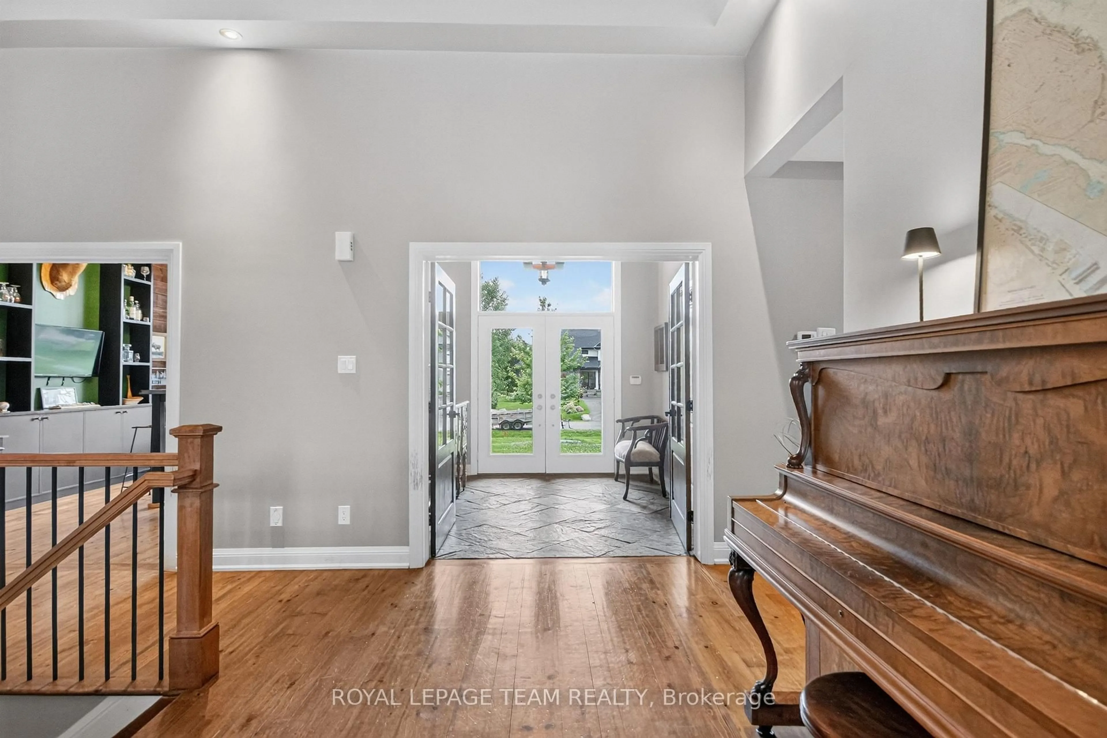 Indoor entryway for 1801 CEDARLAKES Way, Greely Ontario K4P 1G4