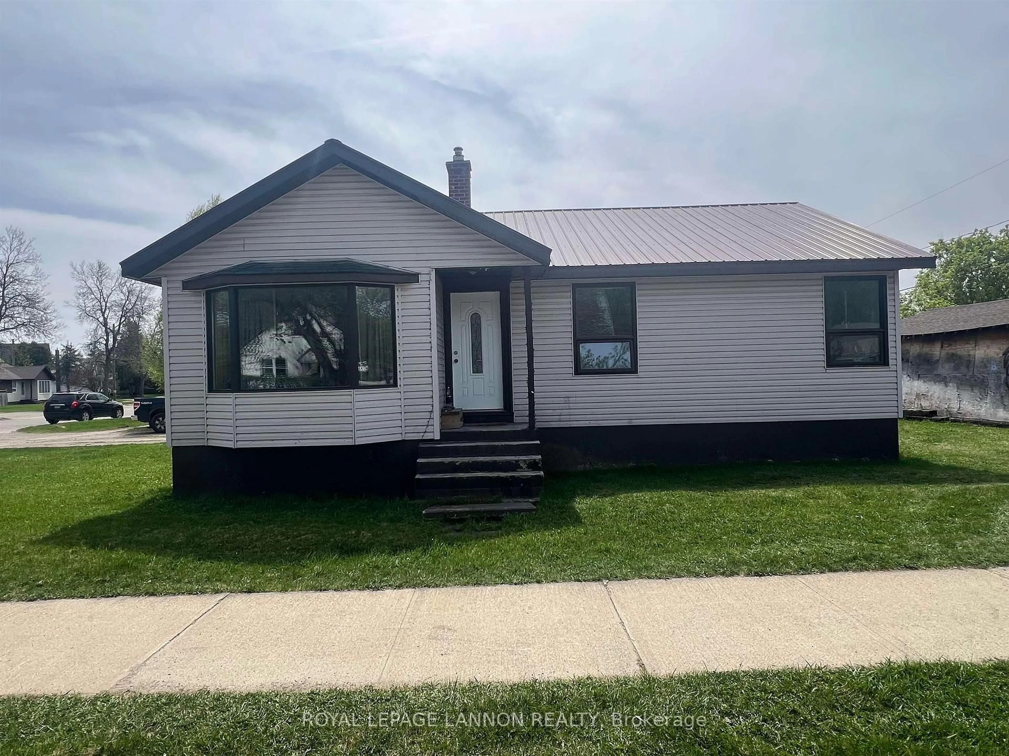 Home with vinyl exterior material, street for 101 Pine Cres, Atikokan Ontario P0T 1C0