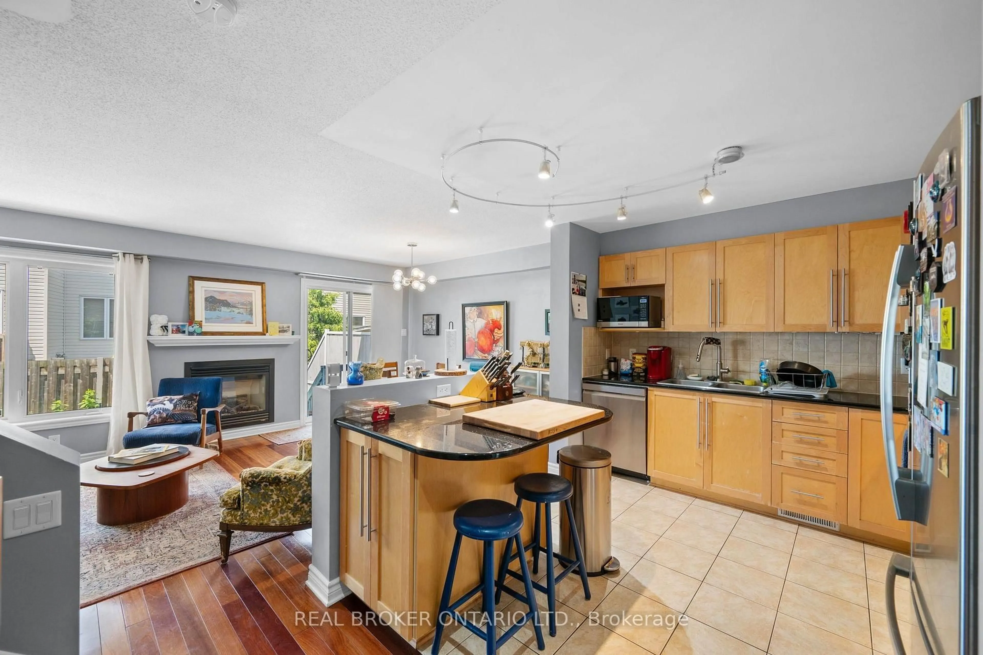 Open concept kitchen, ceramic/tile floor for 137 Marrissa Ave, Ottawa Ontario K1J 0A4