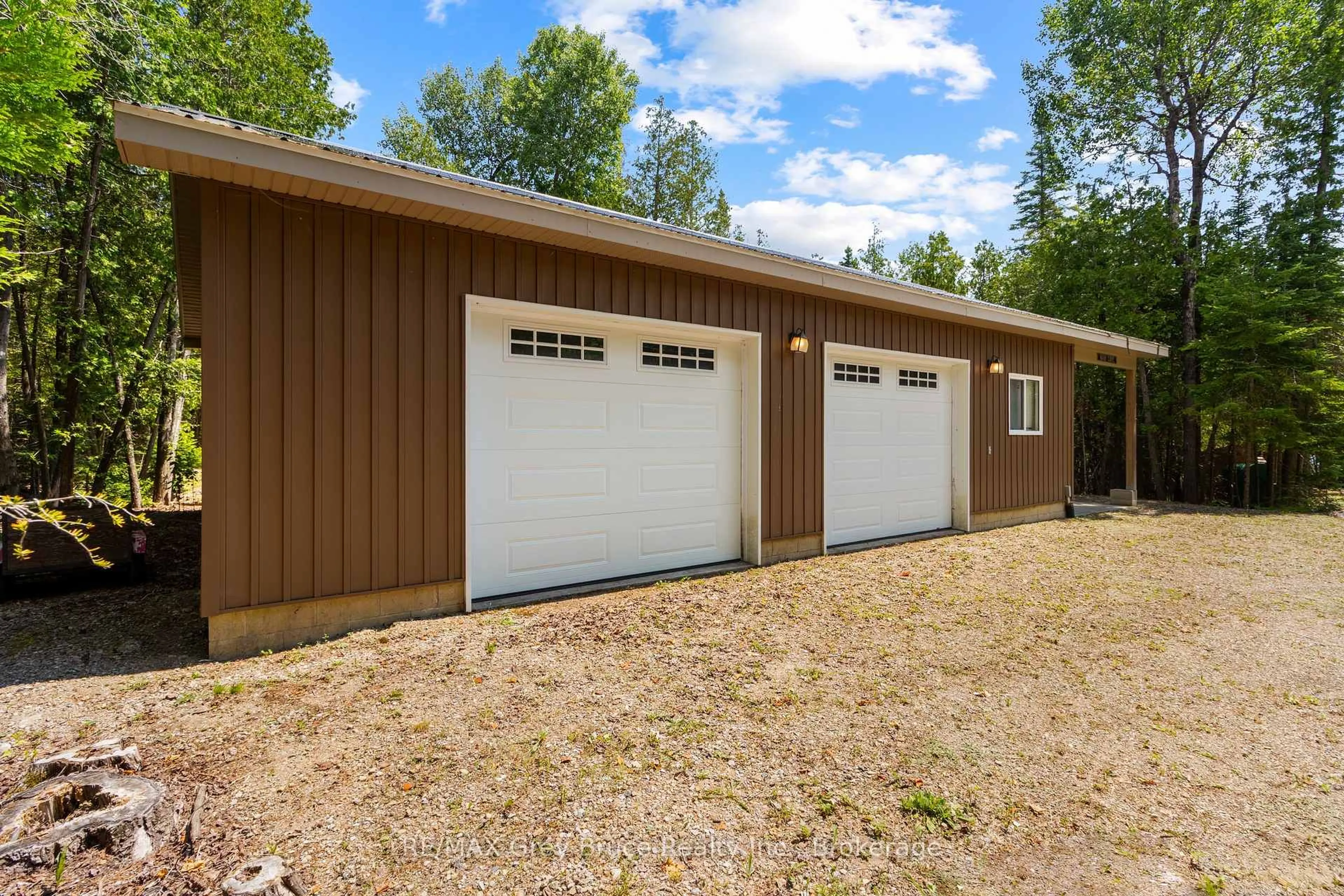 Indoor garage for 29 Hope Dr, Northern Bruce Peninsula Ontario N0H 1Z0