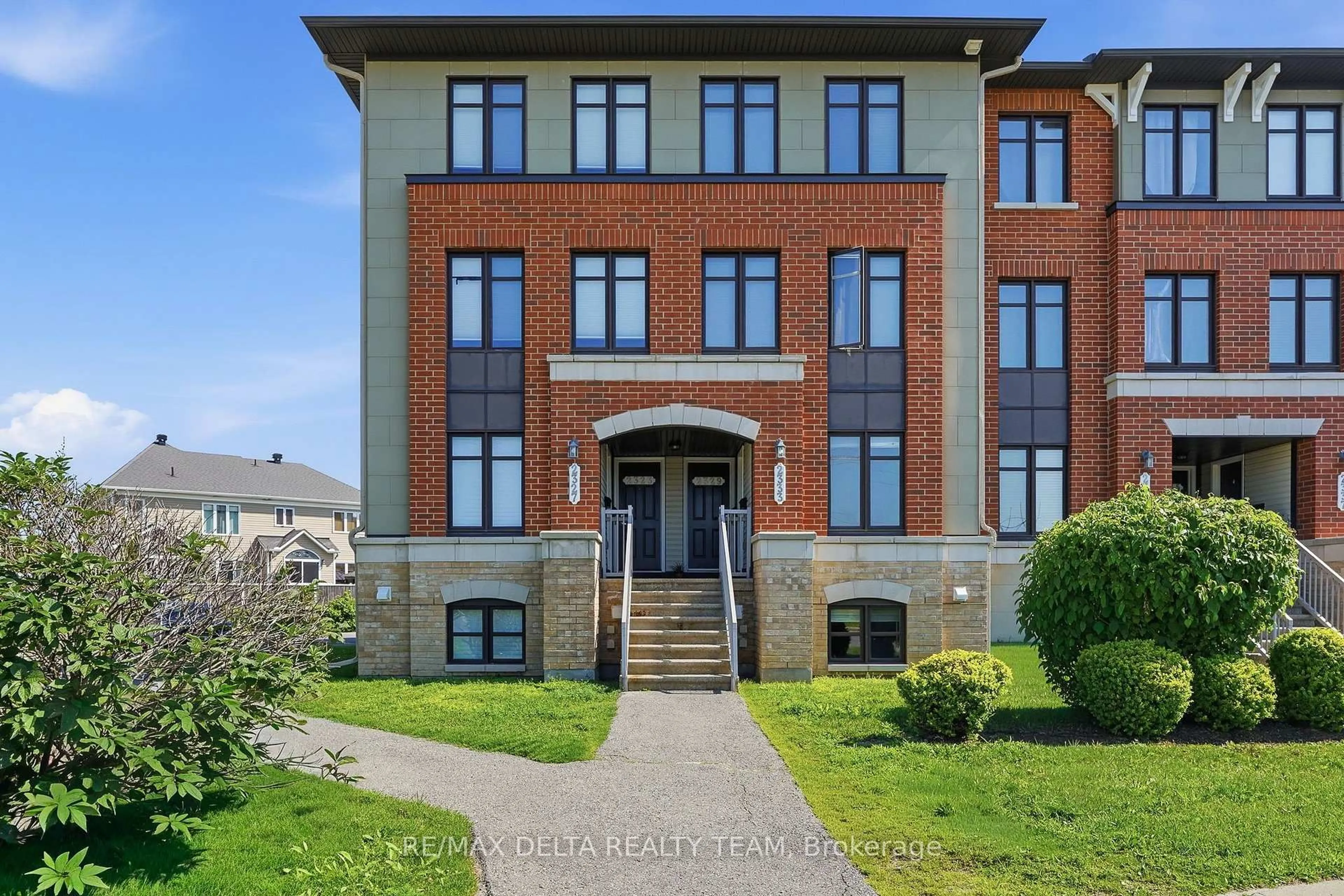 Home with brick exterior material, building for 2333 Esprit Dr #121, Ottawa Ontario K4A 0T4