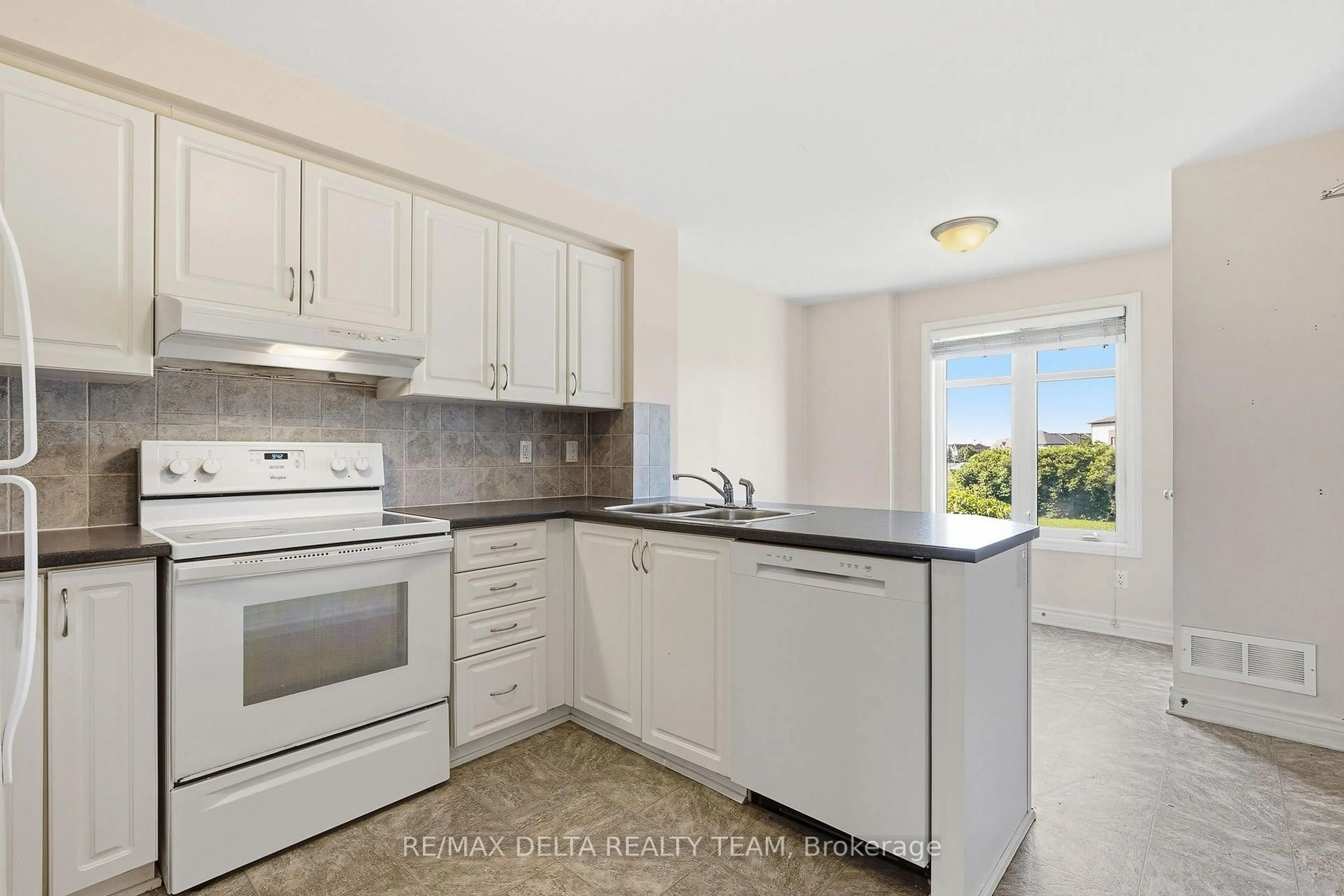 Standard kitchen, unknown for 2333 Esprit Dr #121, Ottawa Ontario K4A 0T4