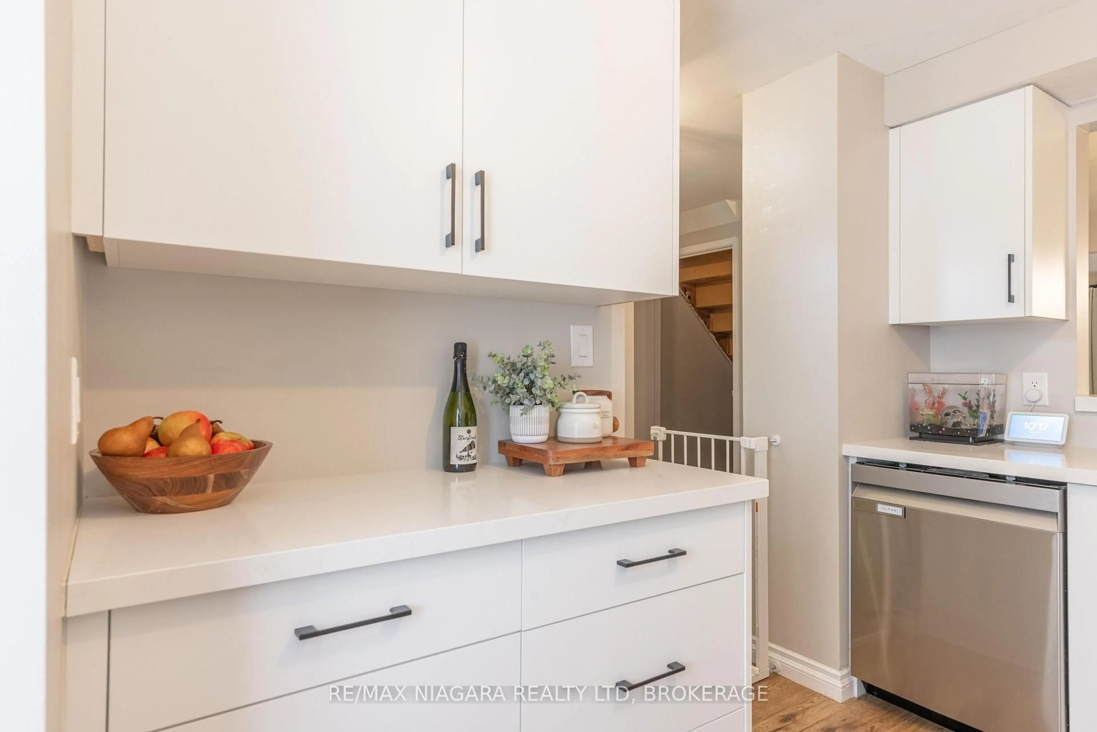 Contemporary kitchen, unknown for 6767 Thorold Stone Rd #77, Niagara Falls Ontario L2J 3W9