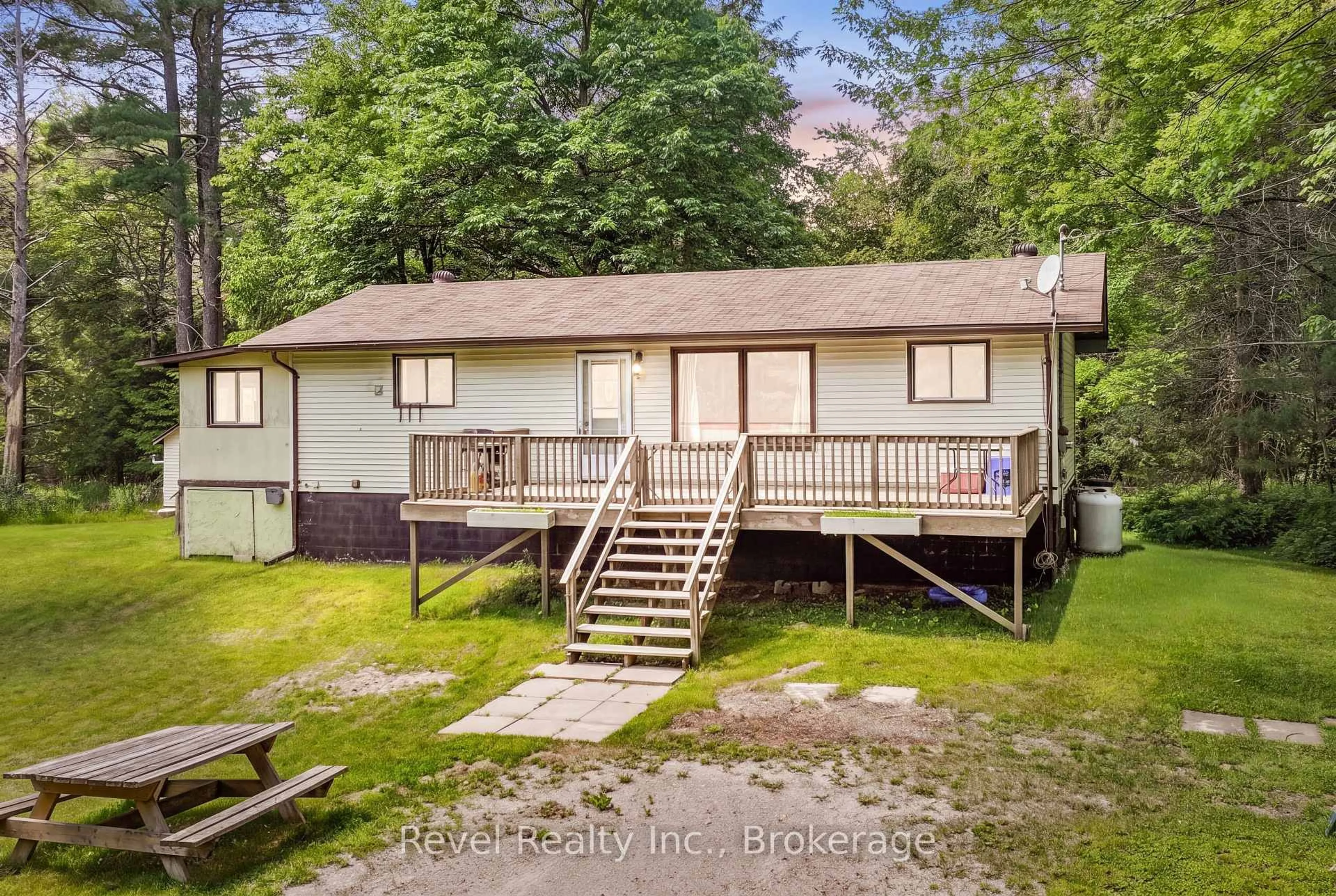 A pic from outside/outdoor area/front of a property/back of a property/a pic from drone, unknown for 31 Morrison St, Kawartha Lakes Ontario K0M 2L0